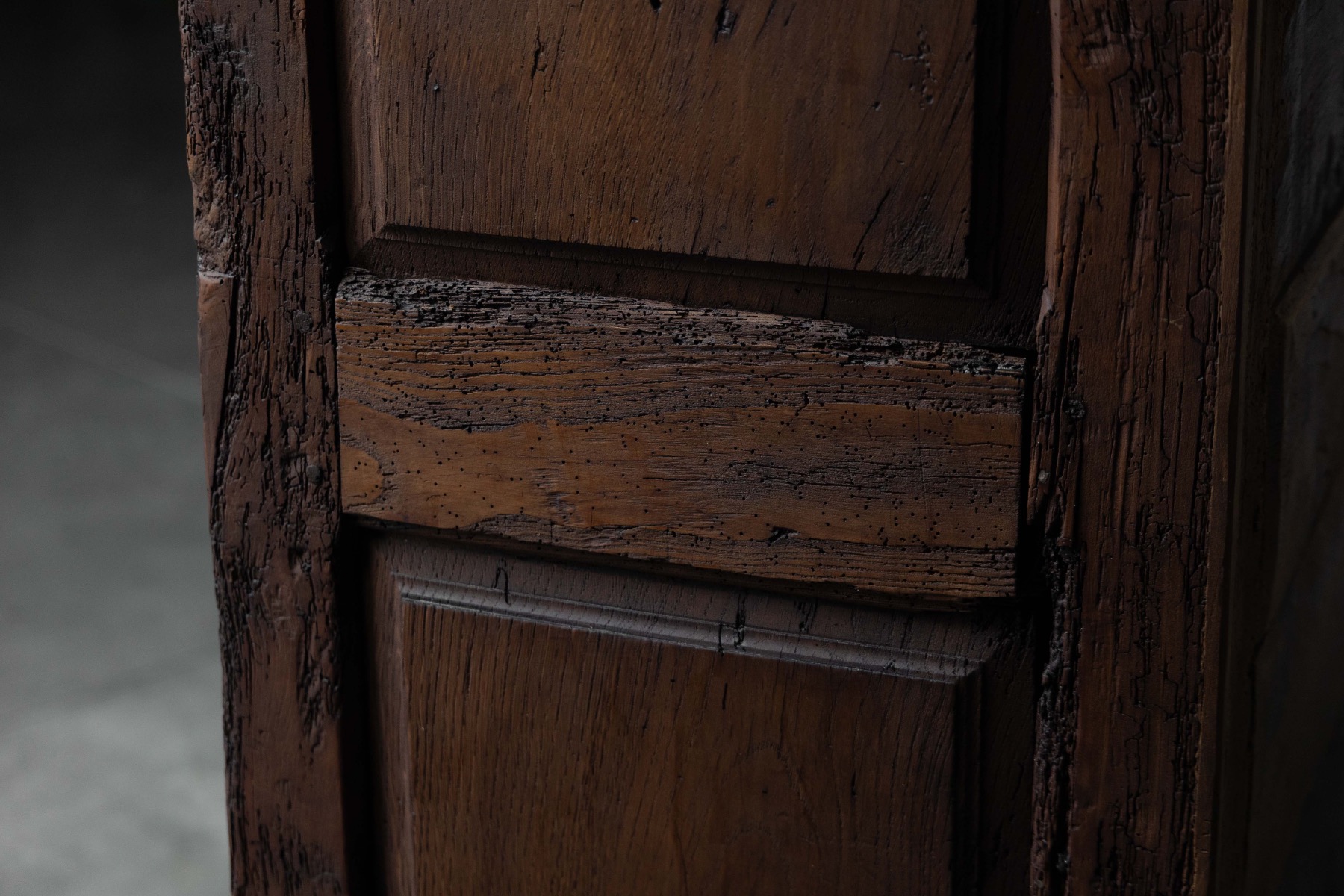 Antique Rustic Oak Cabinet, France - Early 19th Century 