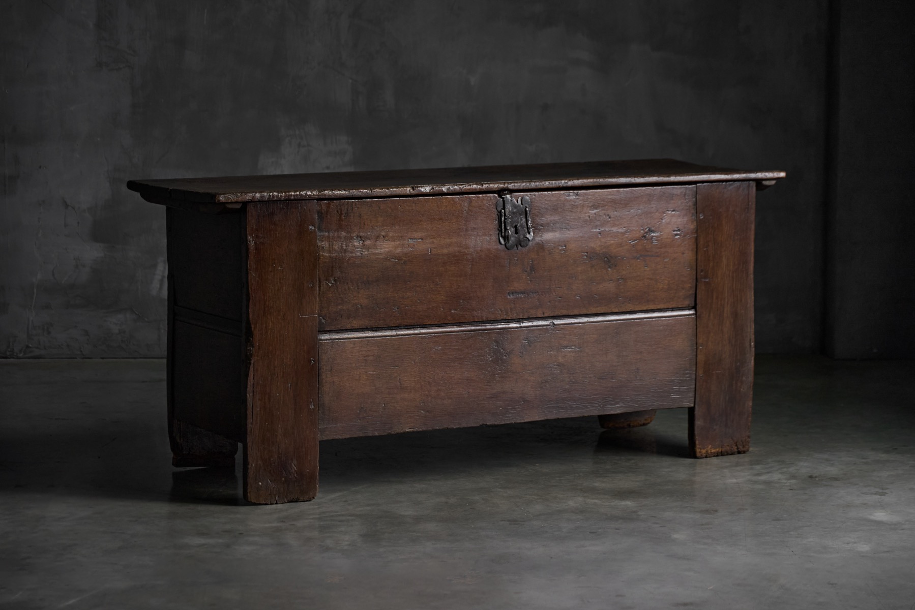 Antique Rustic Oak Coffer, England - Early 18th Century