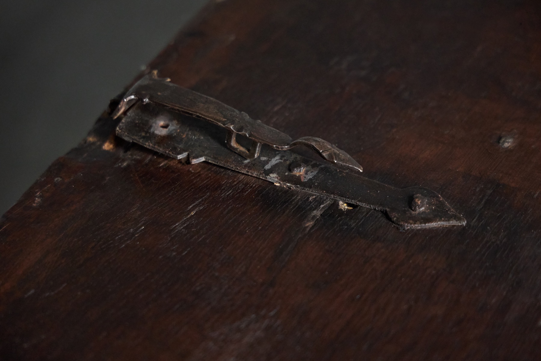 Antique Rustic Oak Coffer, England - Early 18th Century