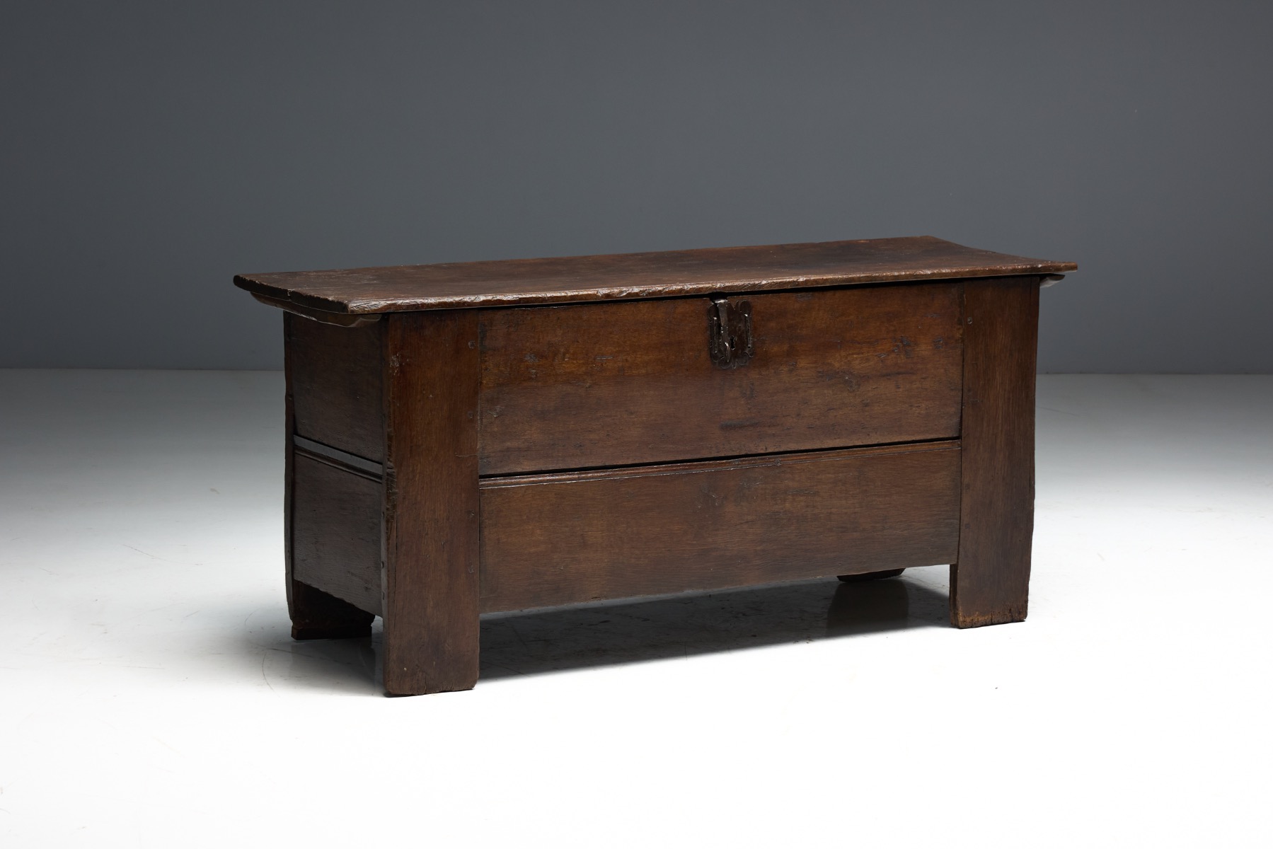 Antique Rustic Oak Coffer, England - Early 18th Century