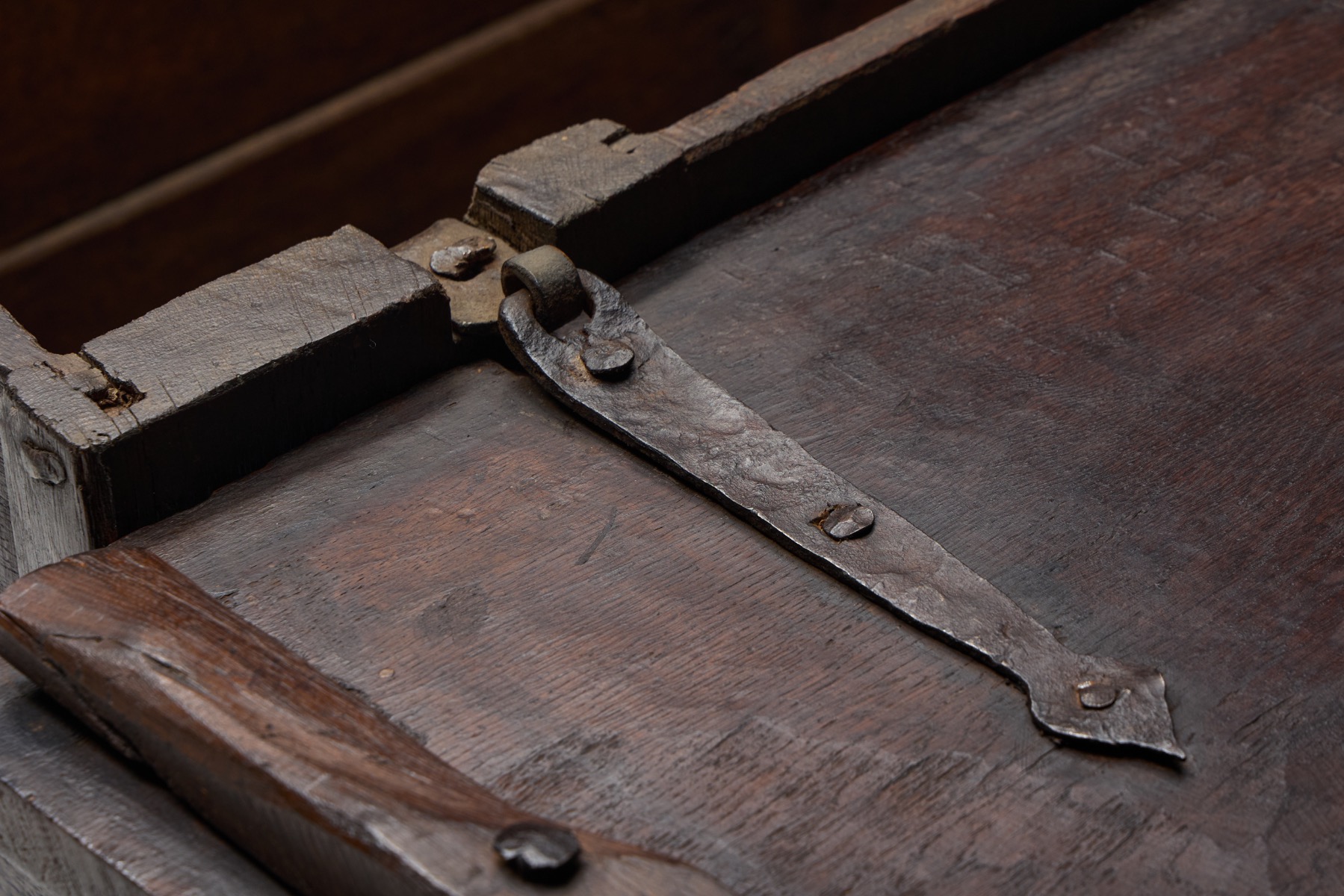 Antique Rustic Oak Coffer, England - Early 18th Century