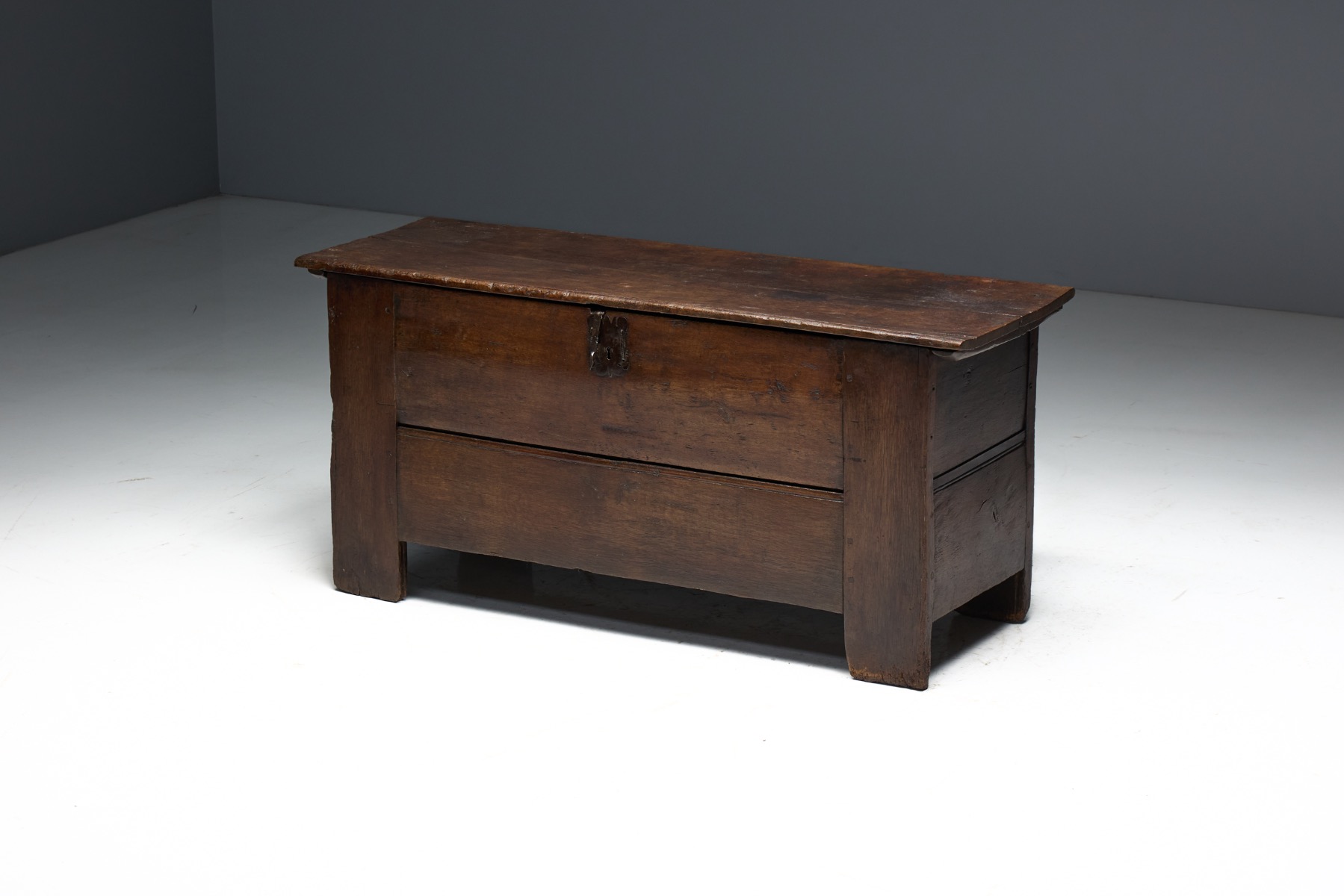 Antique Rustic Oak Coffer, England - Early 18th Century