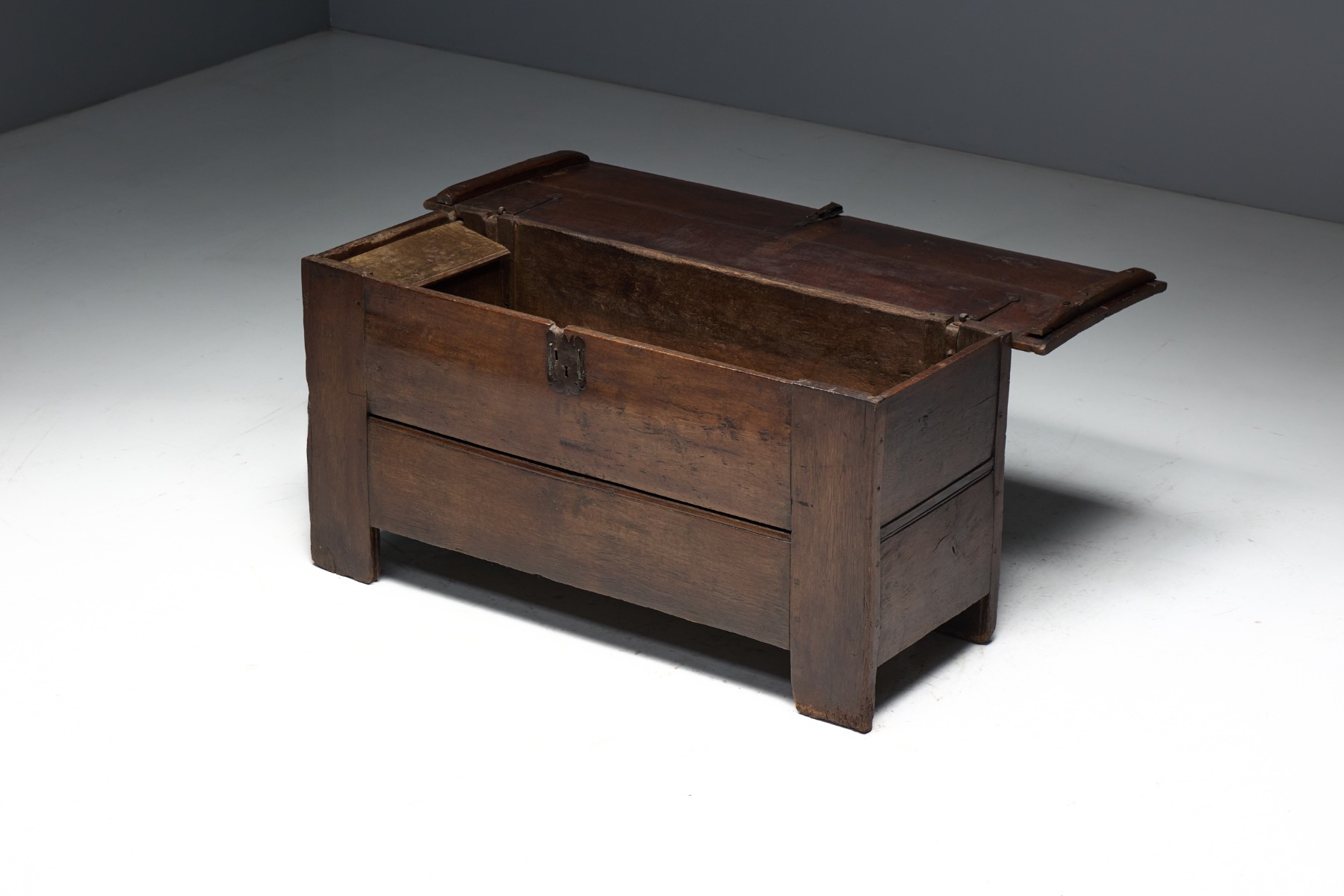 Antique Rustic Oak Coffer, England - Early 18th Century