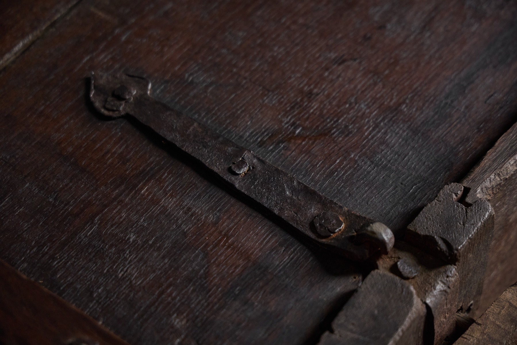 Antique Rustic Oak Coffer, England - Early 18th Century