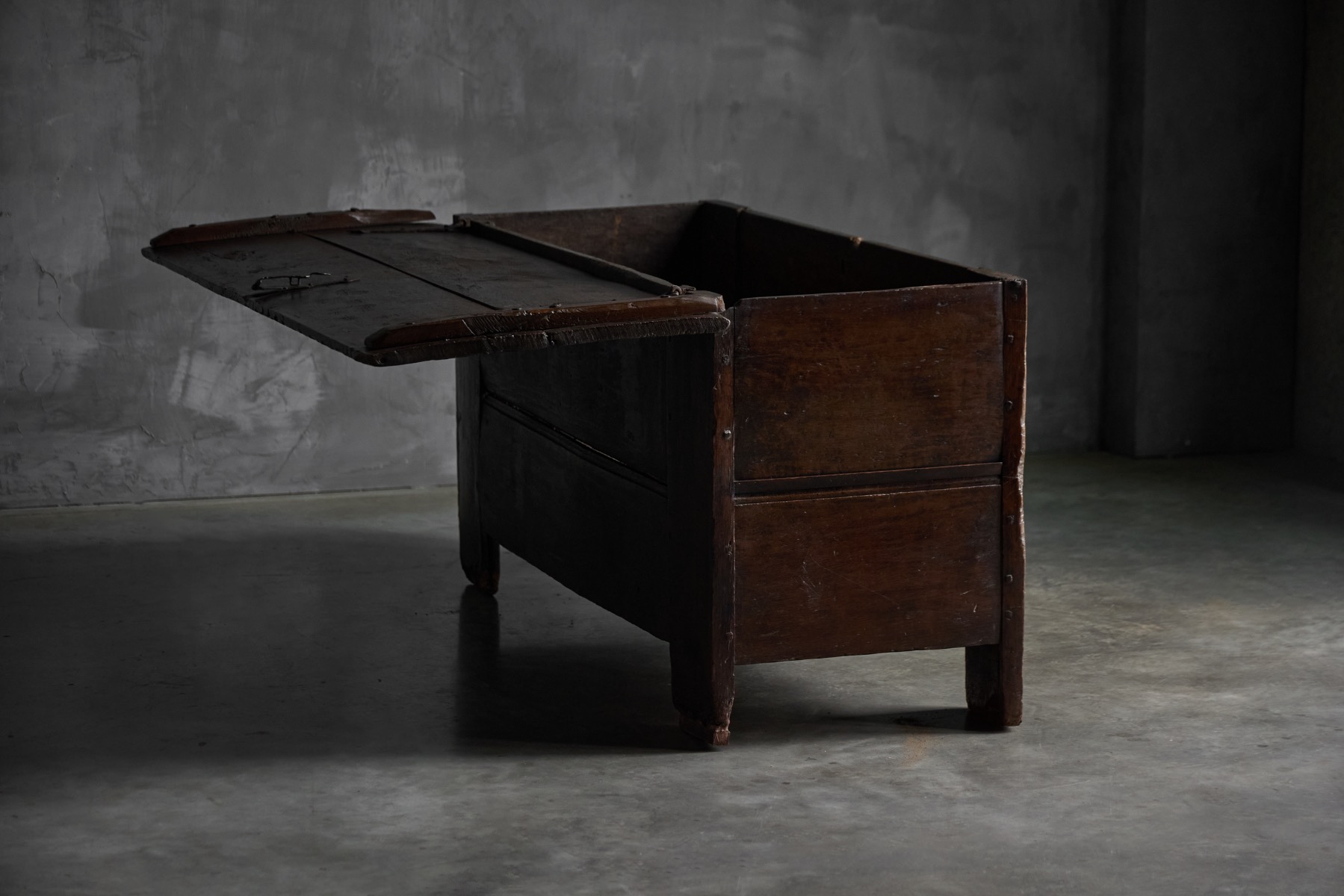 Antique Rustic Oak Coffer, England - Early 18th Century