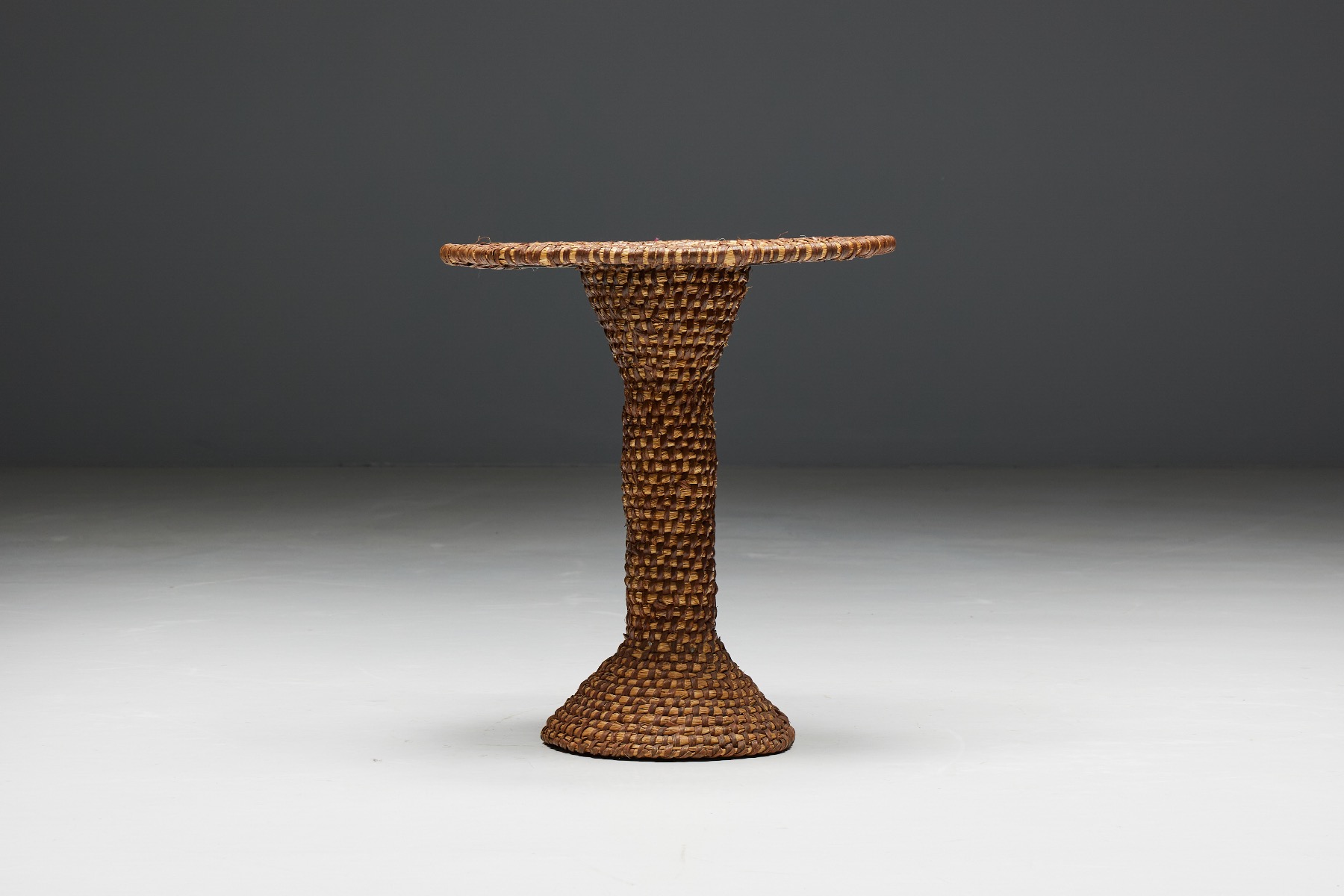 Art Populaire Side Table in Rye Straw - Early 20th Century 