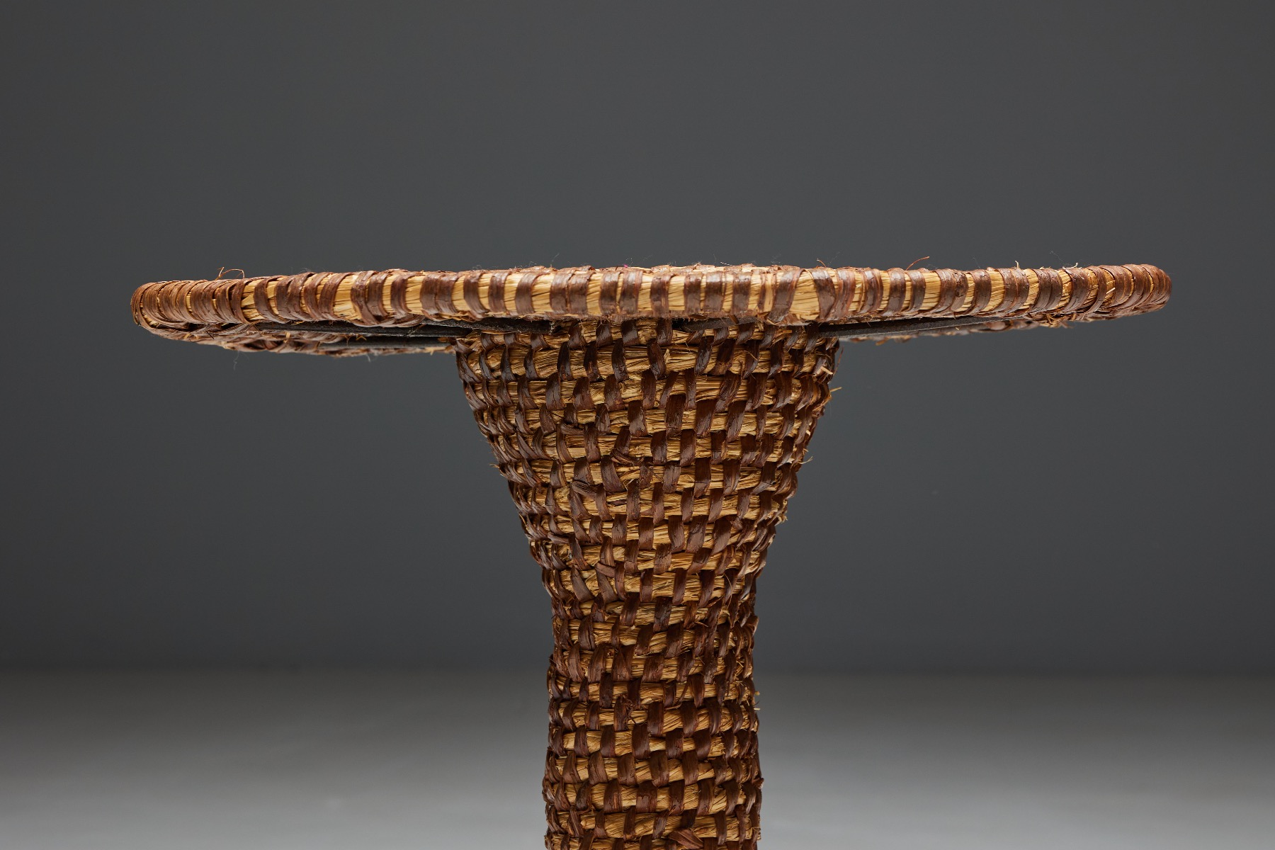 Art Populaire Side Table in Rye Straw - Early 20th Century 