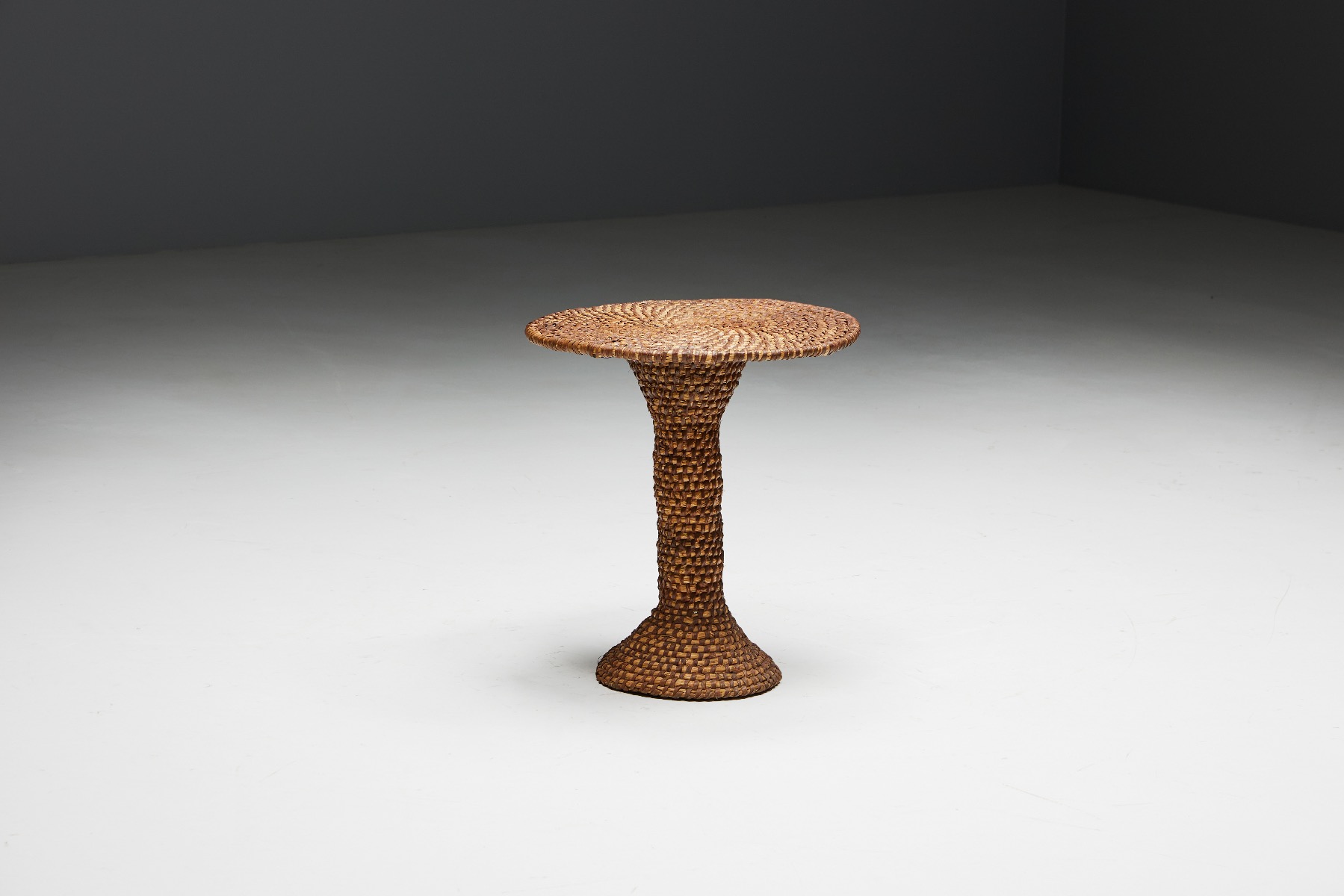 Art Populaire Side Table in Rye Straw - Early 20th Century 