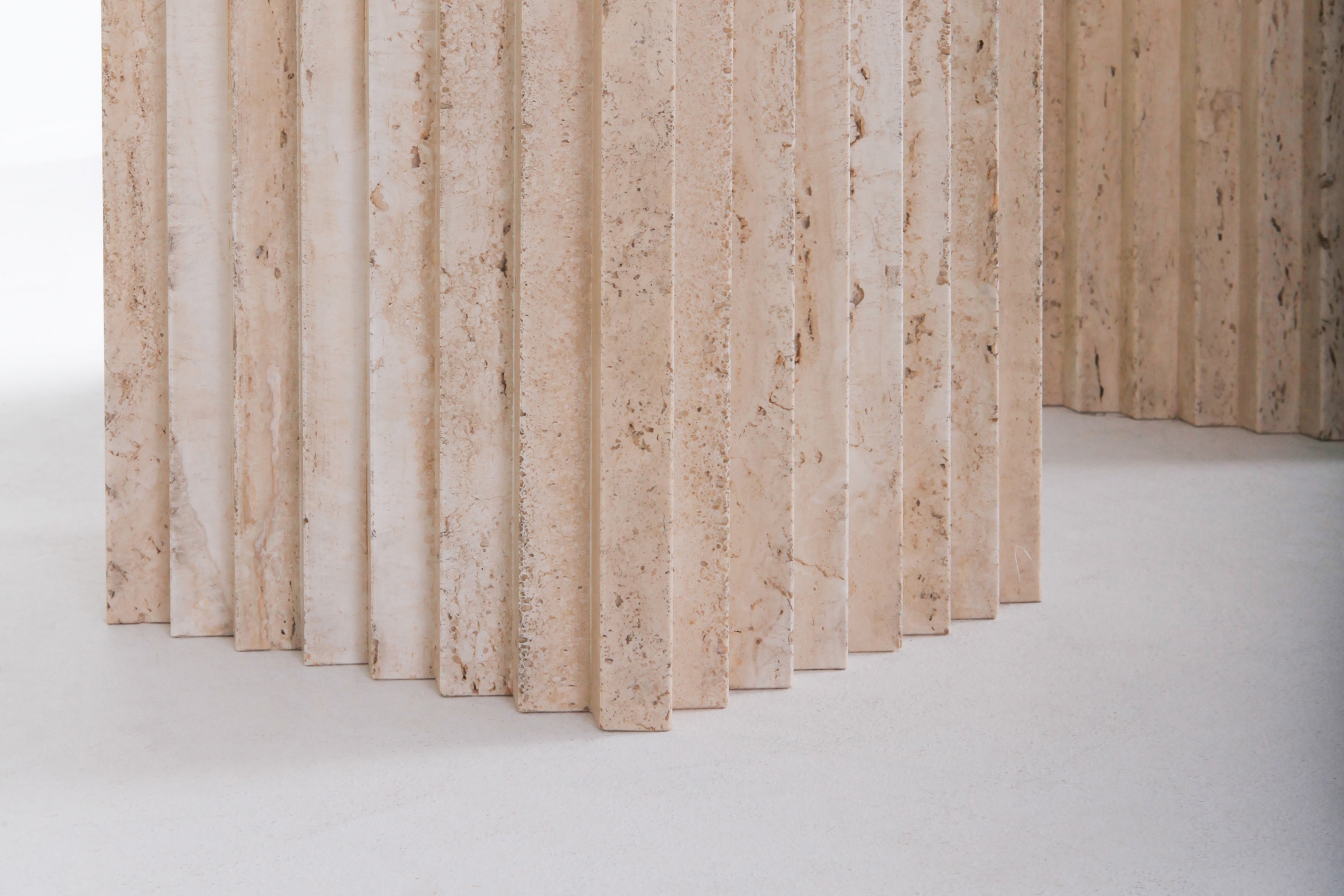 Travertine Dining Table in the Style of Carlo Scarpa and Angelo Mangiarotti - 1970s