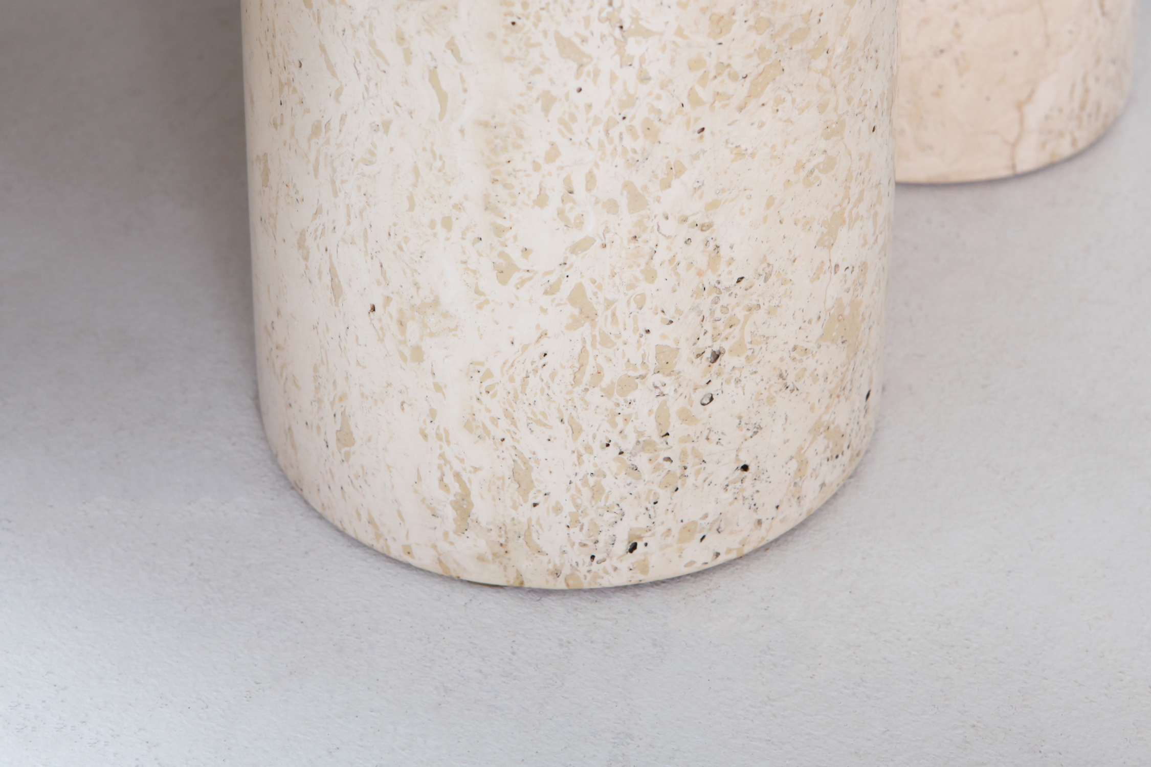 Travertine Dining Table by Mario Bellini 'Il Colonnato' - 1970s