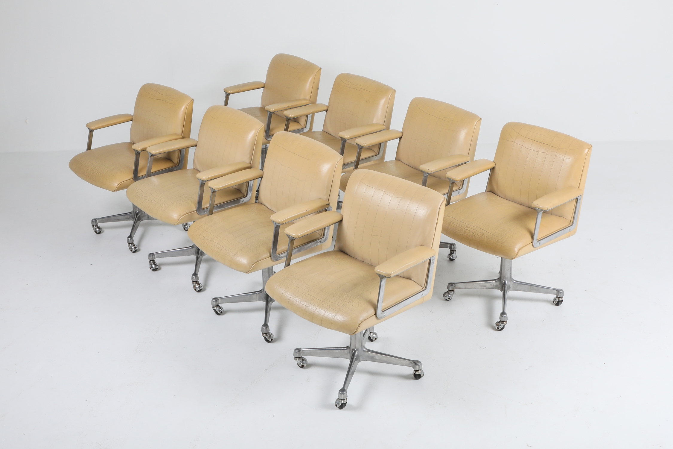 Osvaldo Borsani Set Of Eight P126 Swivel Chairs for Tecno - 1960s