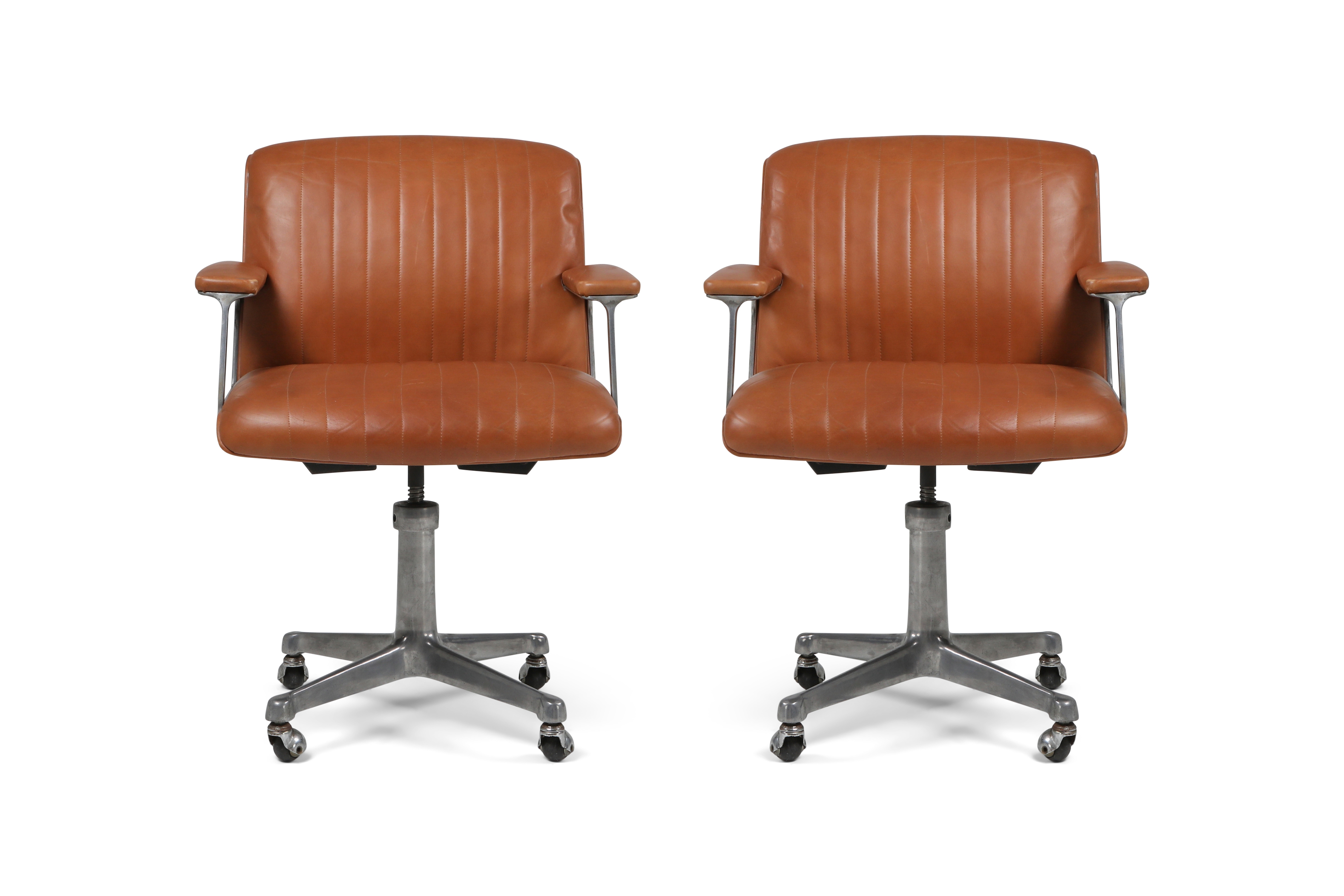 Osvaldo Borsani Pair of Cognac P126 Swivel Chairs for Tecno - 1960s