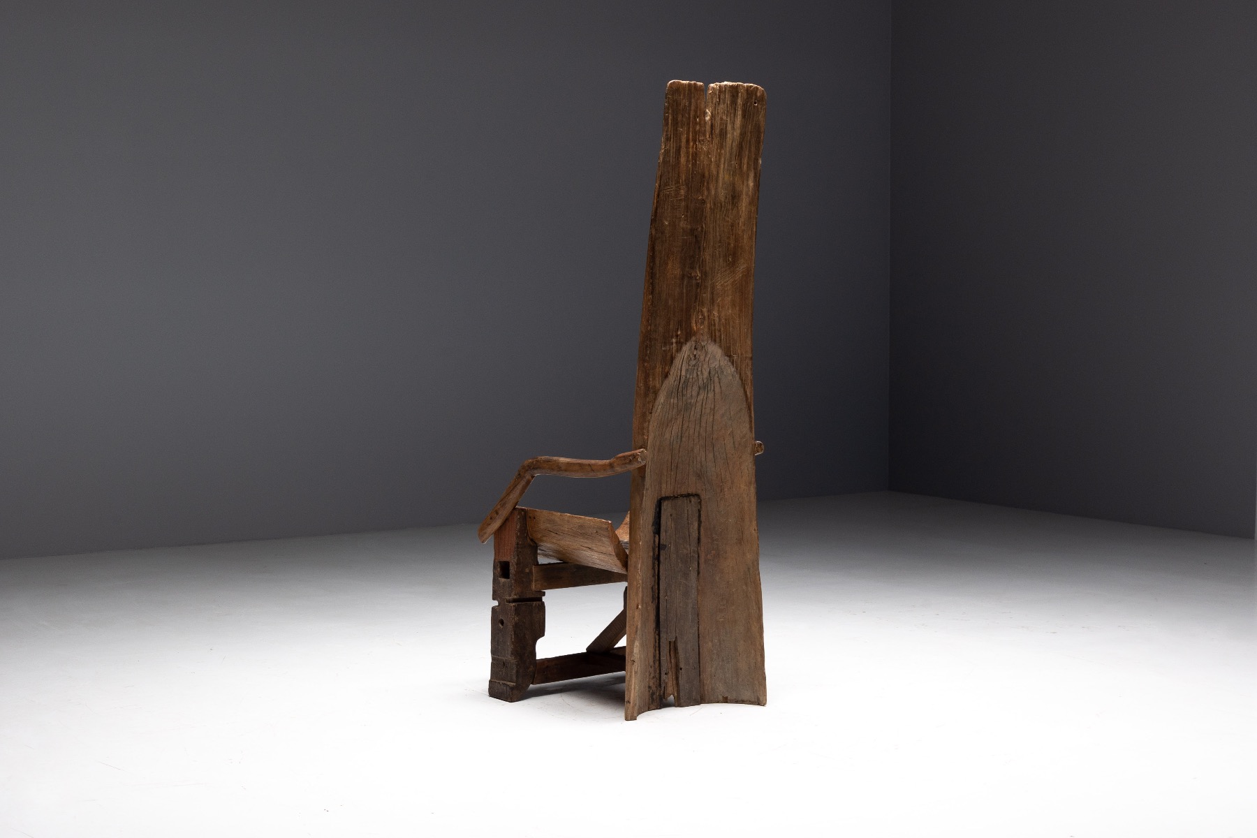 Brutalist Monoxylite Throne Chair - 19th Century