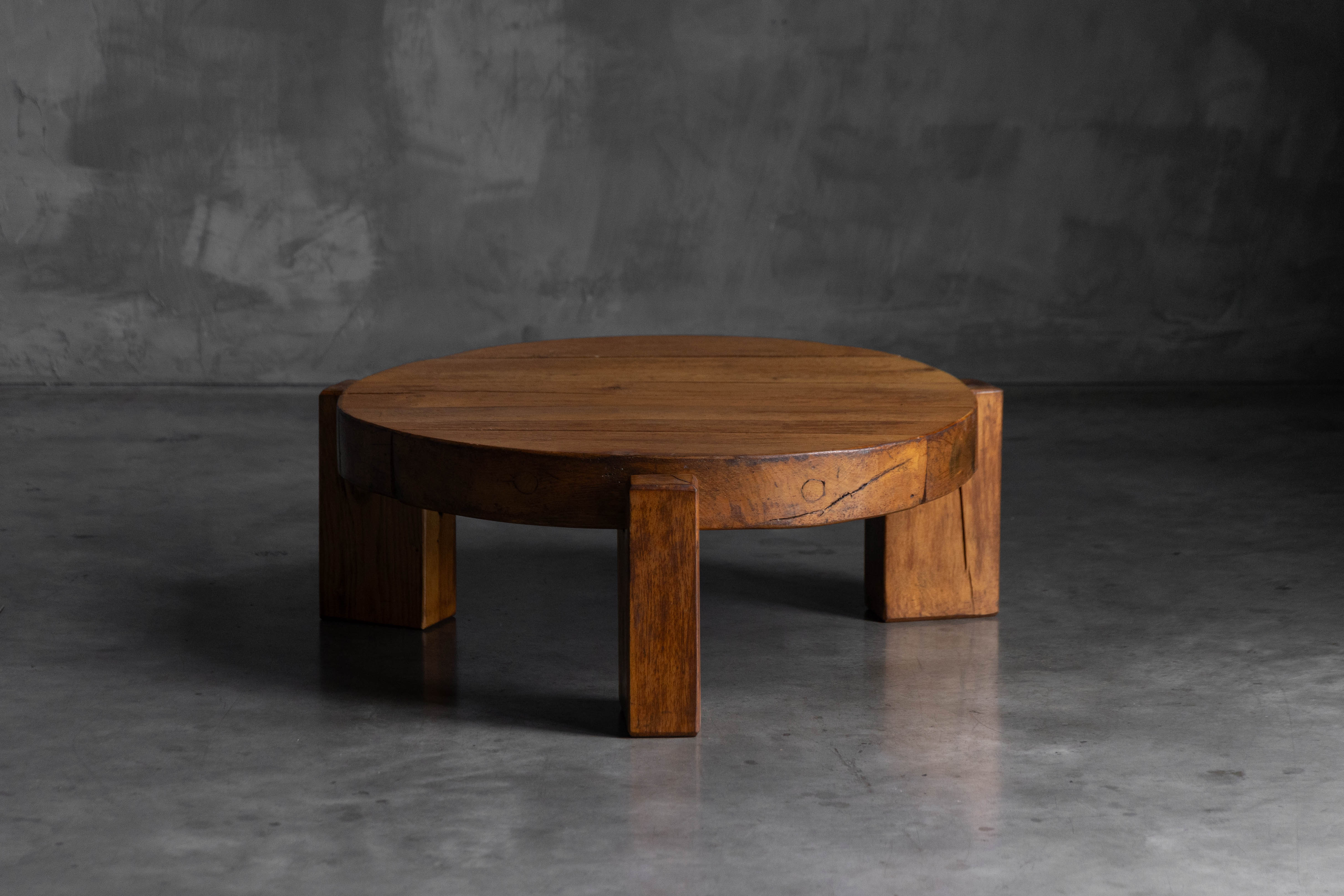 Brutalist Round Coffee Table - Mid-20th Century