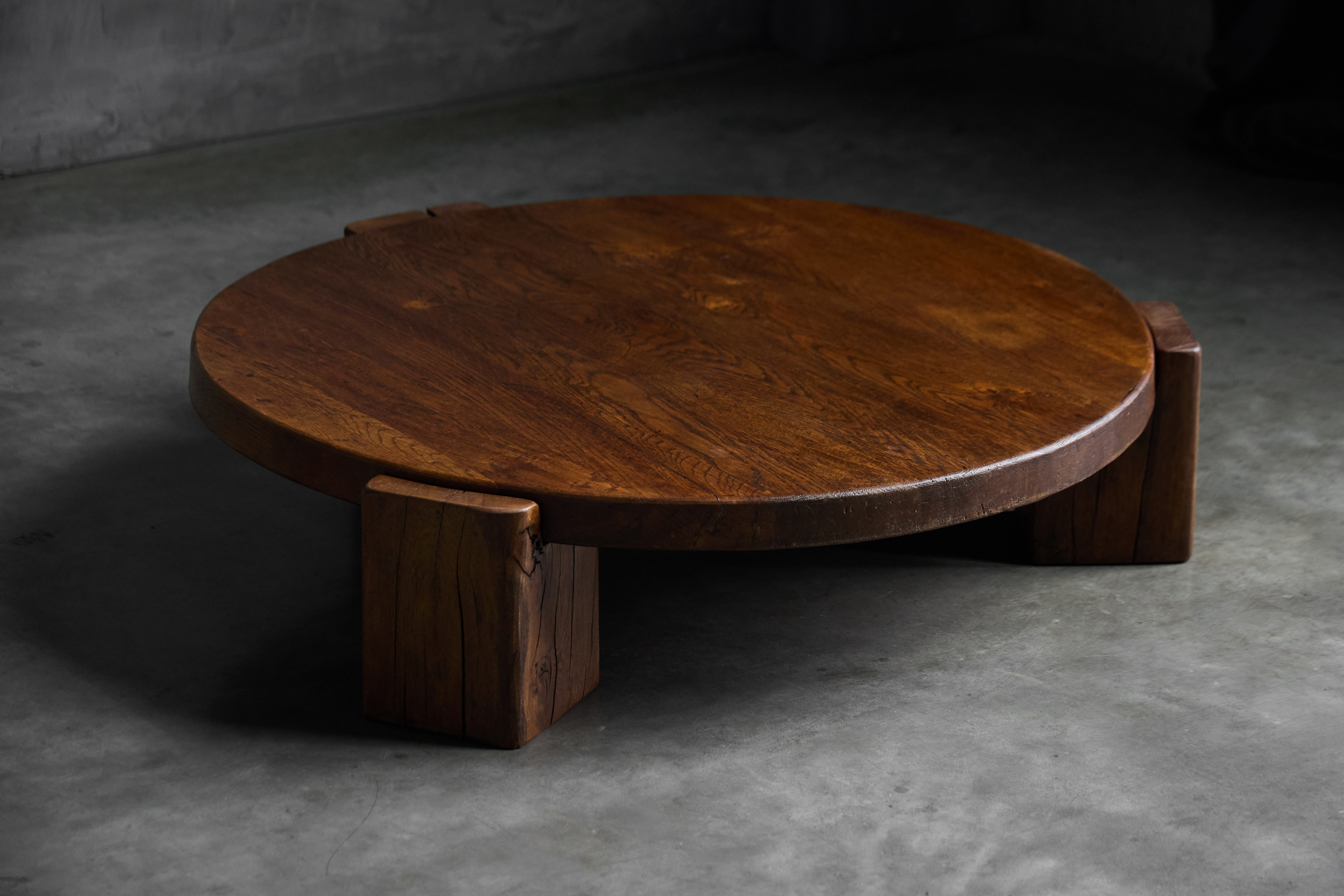 Brutalist Round Oak Coffee Table - Mid-20th Century