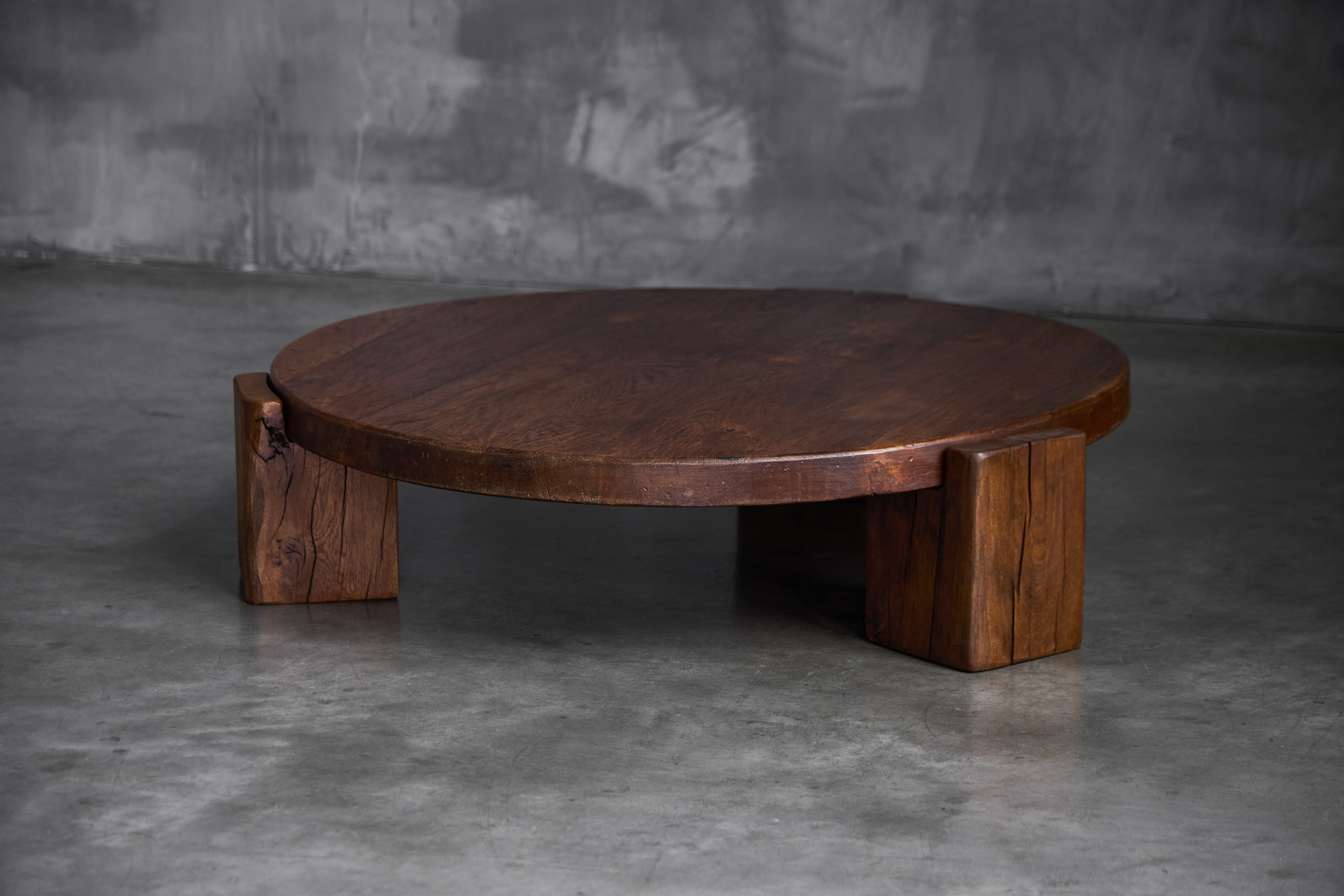 Brutalist Round Oak Coffee Table - Mid-20th Century