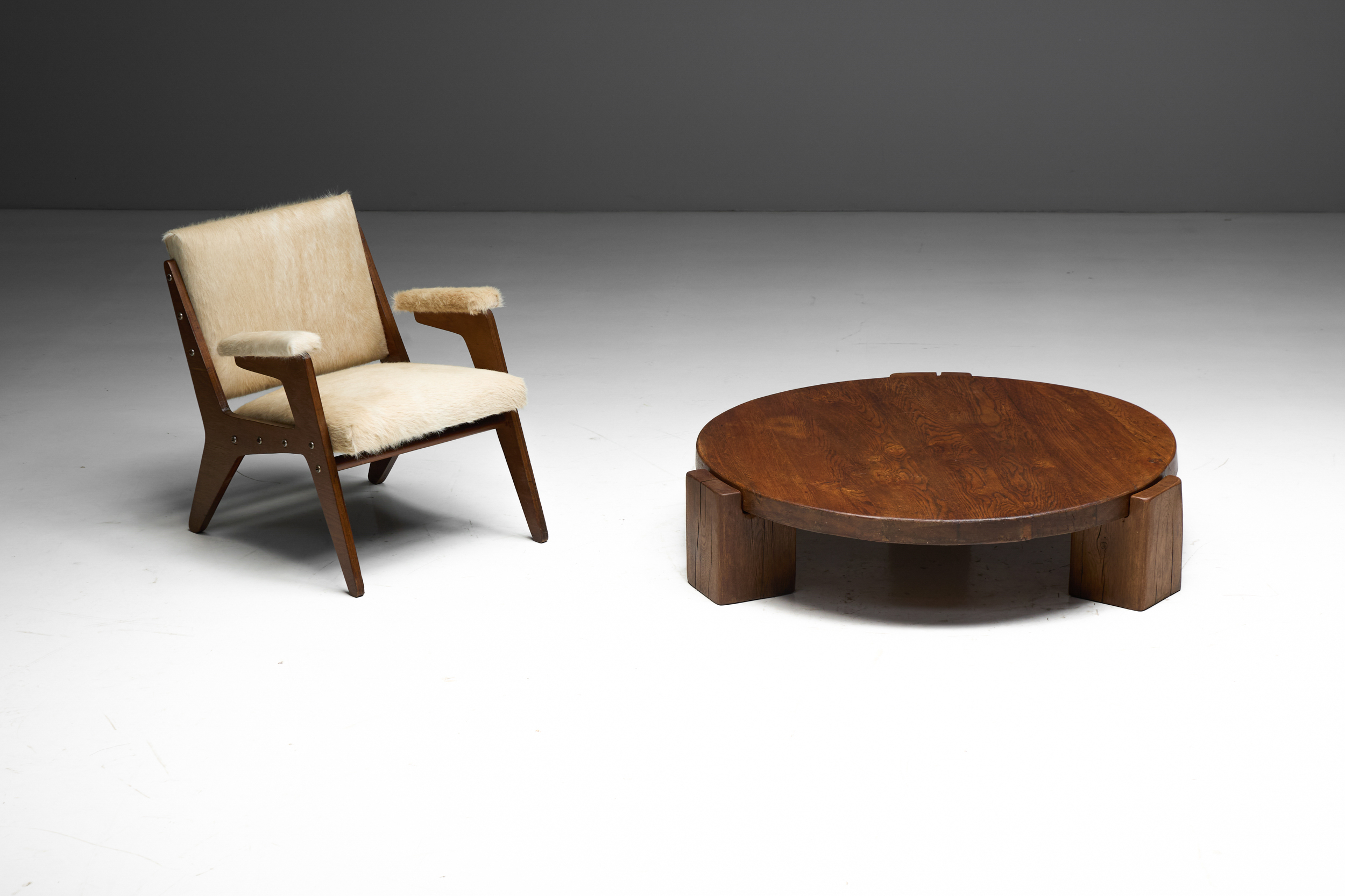 Brutalist Round Oak Coffee Table - Mid-20th Century