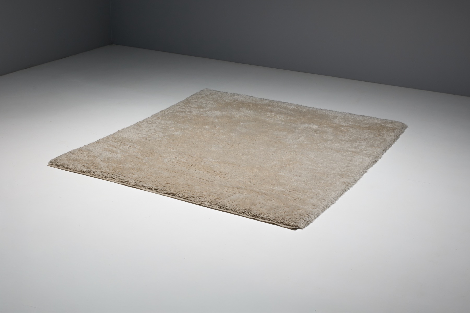 Contemporary Anatolian Medium-Pile Wool Rug, Turkey - 21st Century
