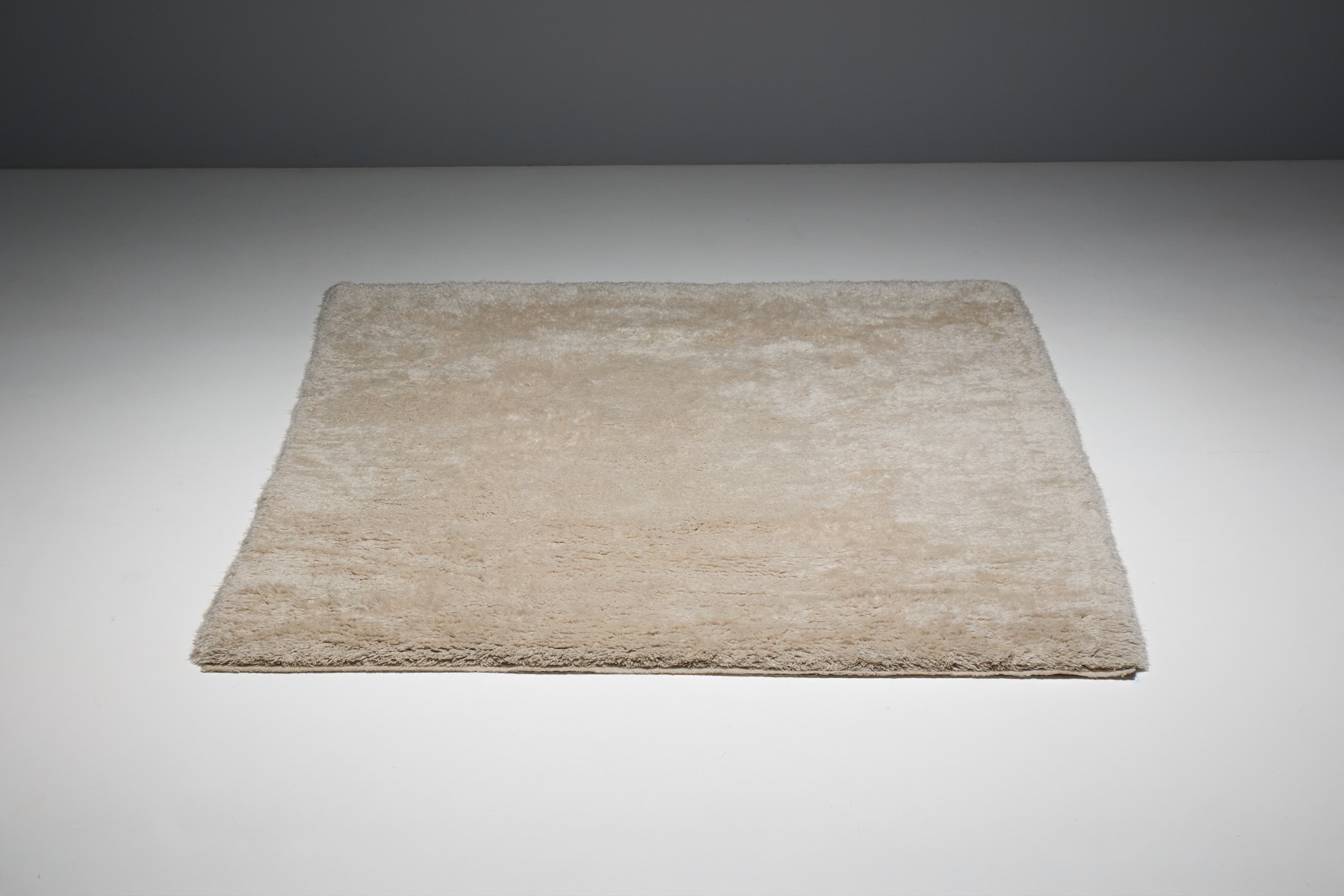 Contemporary Anatolian Medium-Pile Wool Rug, Turkey - 21st Century