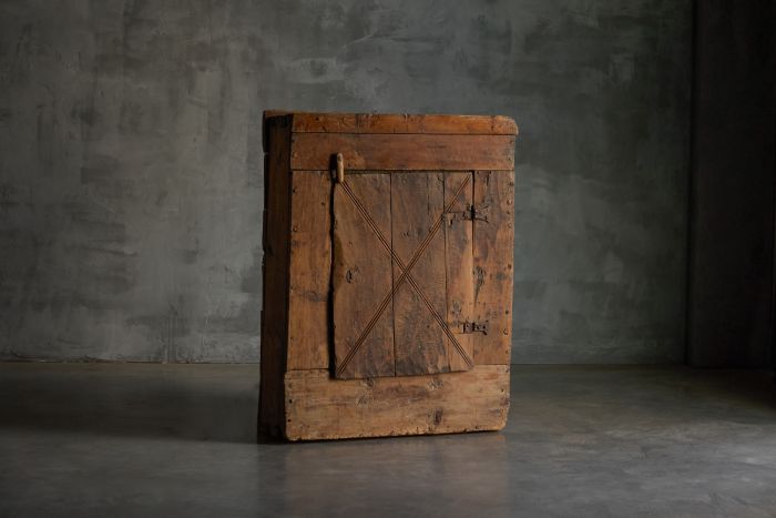 Alpine vernacular cabinet from the 18th century
	2.	18th century alpine wooden cabinet with regional character