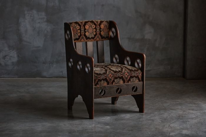 Arts and Crafts oak armchair from the 1900s