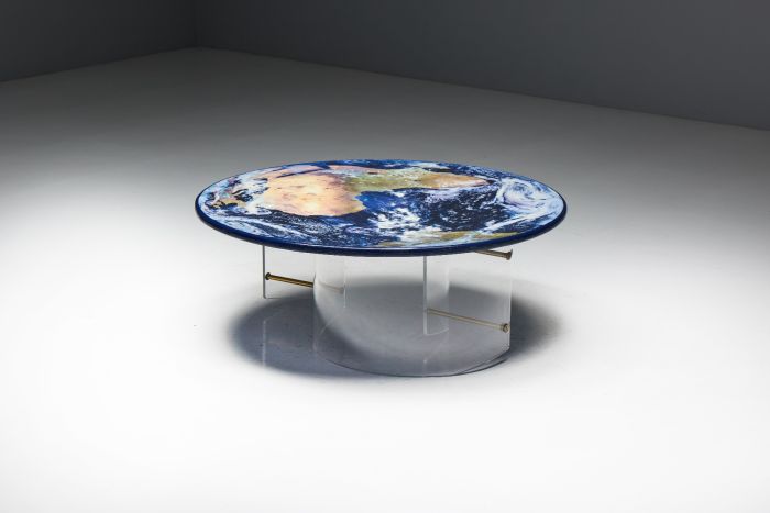 Globe coffee table with plexi base from the 1990s
