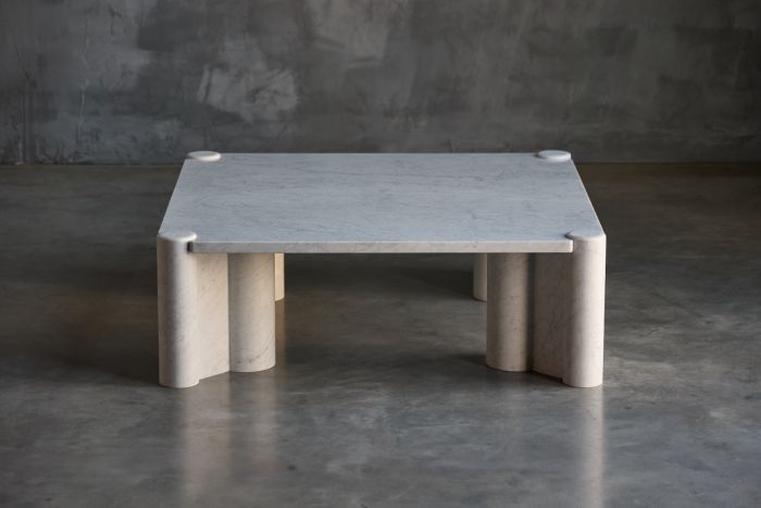 Jumbo Carrara marble coffee table designed by Gae Aulenti for Knoll in the 1960s