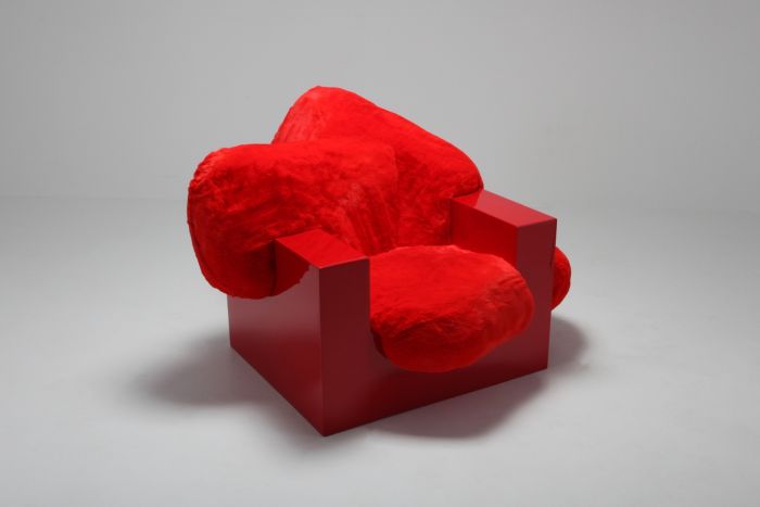 Pillow lounge chair in red lacquer and faux fur by Schimmel Schweikle from 2019