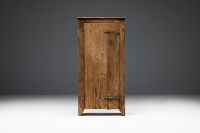 Rustic travail populaire cabinet from the nineteenth century