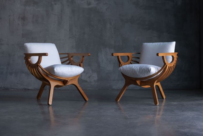 Sculptural shell lounge chair from the 1980s