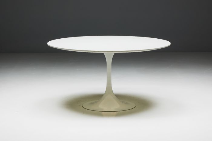 Tulip dining table by Eero Saarinen for Knoll from the 1960s