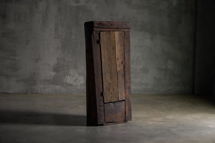 Vernacular bonnetière from the 19th century