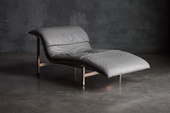 Wave lounge chair designed by Giovanni Offredi for Saporiti in 1974