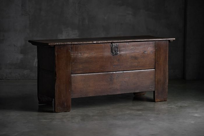 Antique Rustic Oak Coffer, England - Early 18th Century