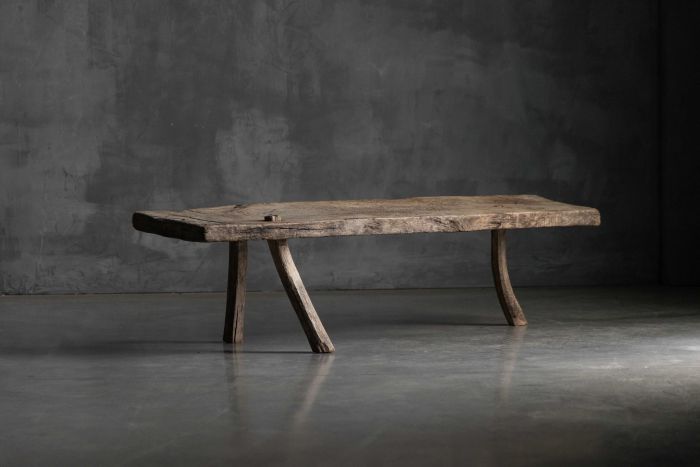 Rustic tripod bench from the nineteenth century