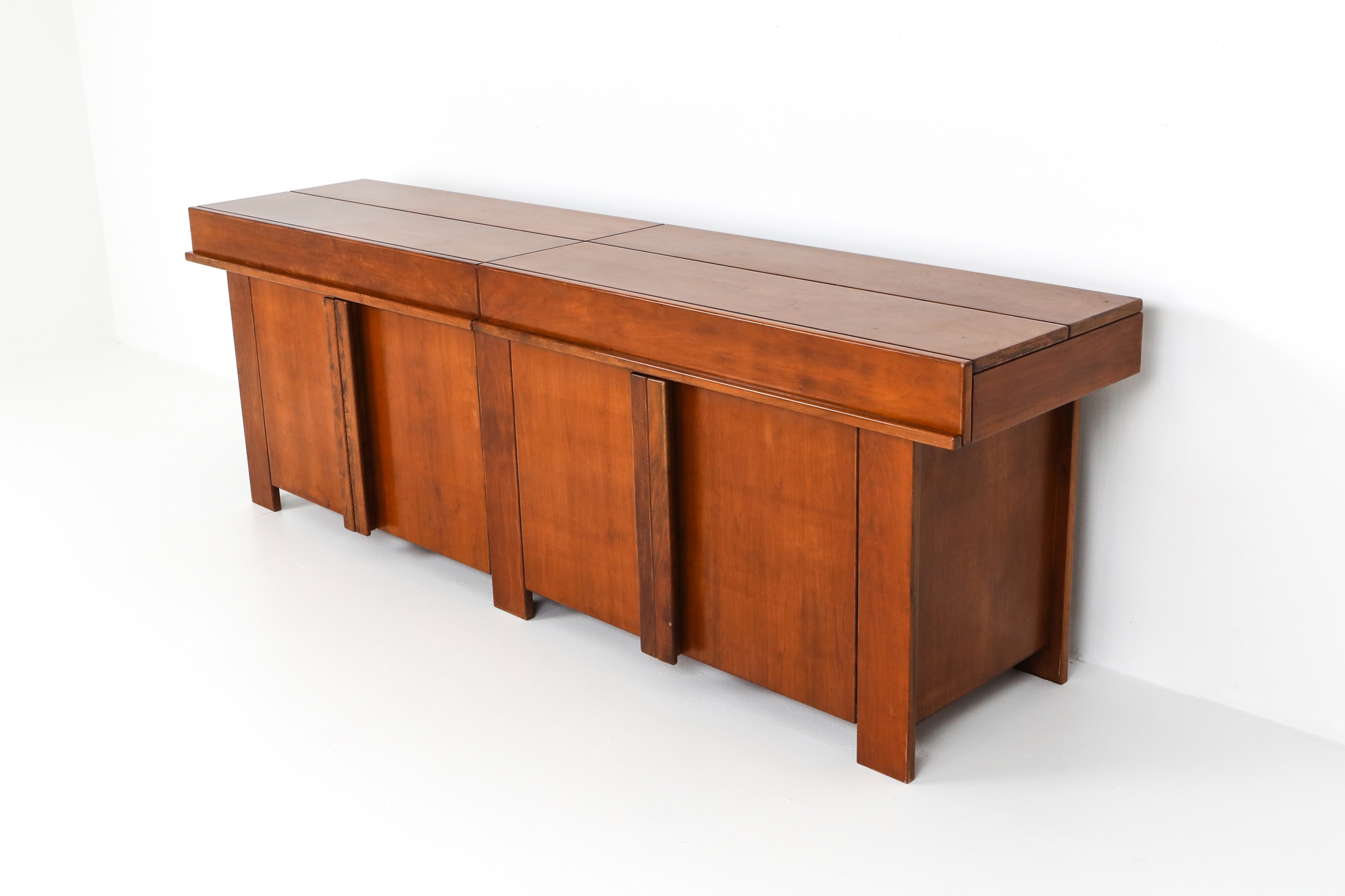 Large Mid Century Modern Credenza In Solid Elm - 1960s