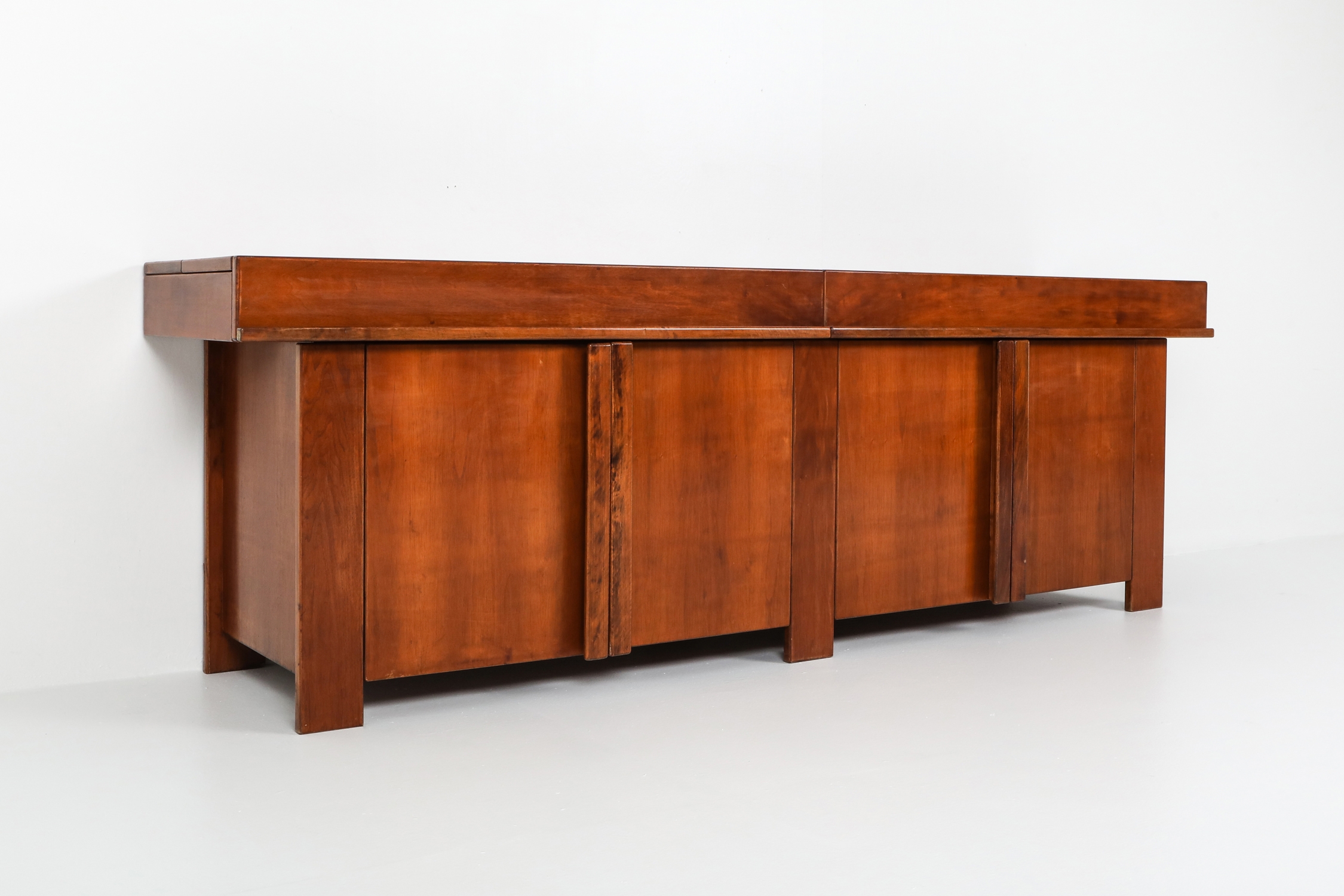 Large Mid Century Modern Credenza In Solid Elm - 1960s