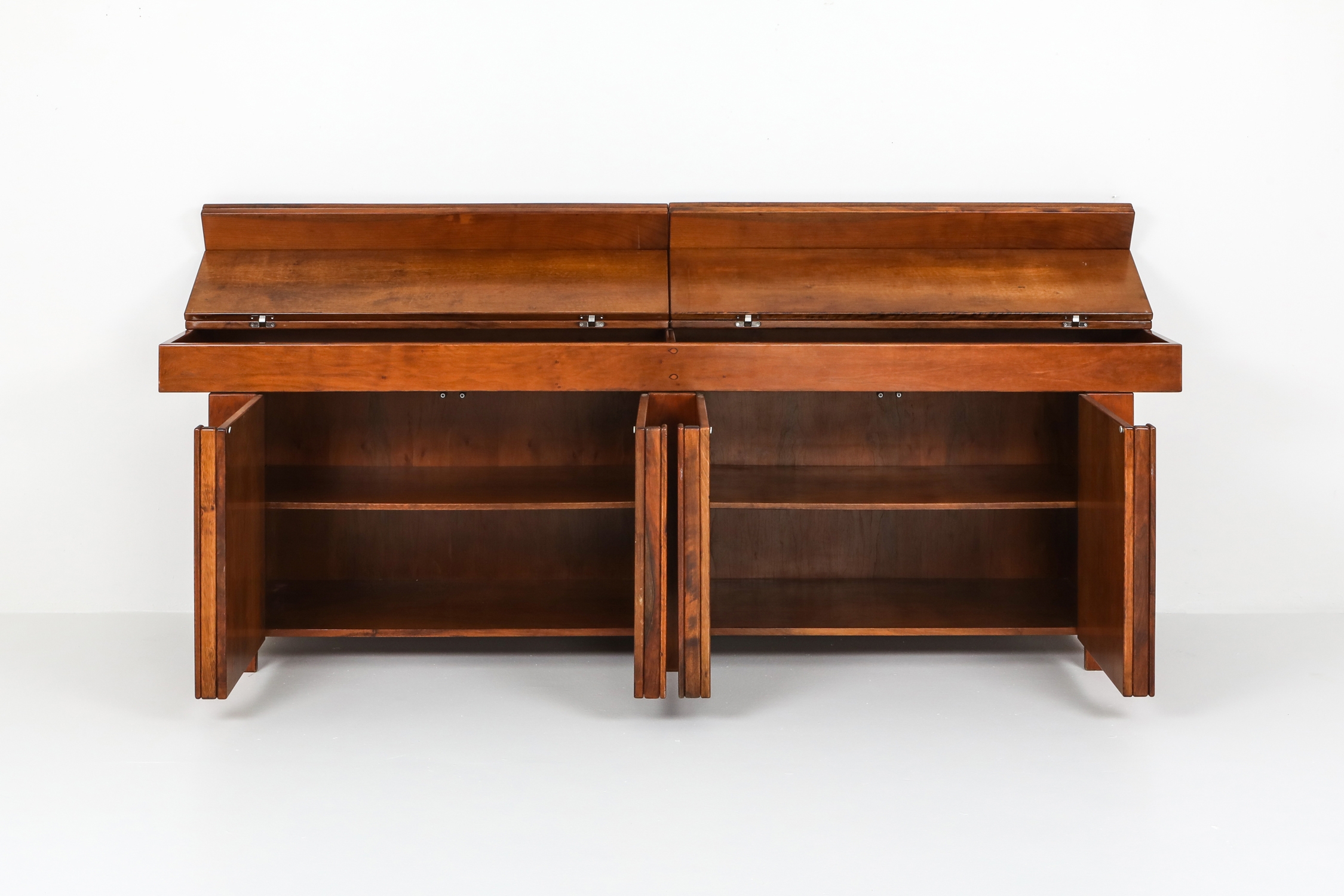 Large Mid Century Modern Credenza In Solid Elm - 1960s