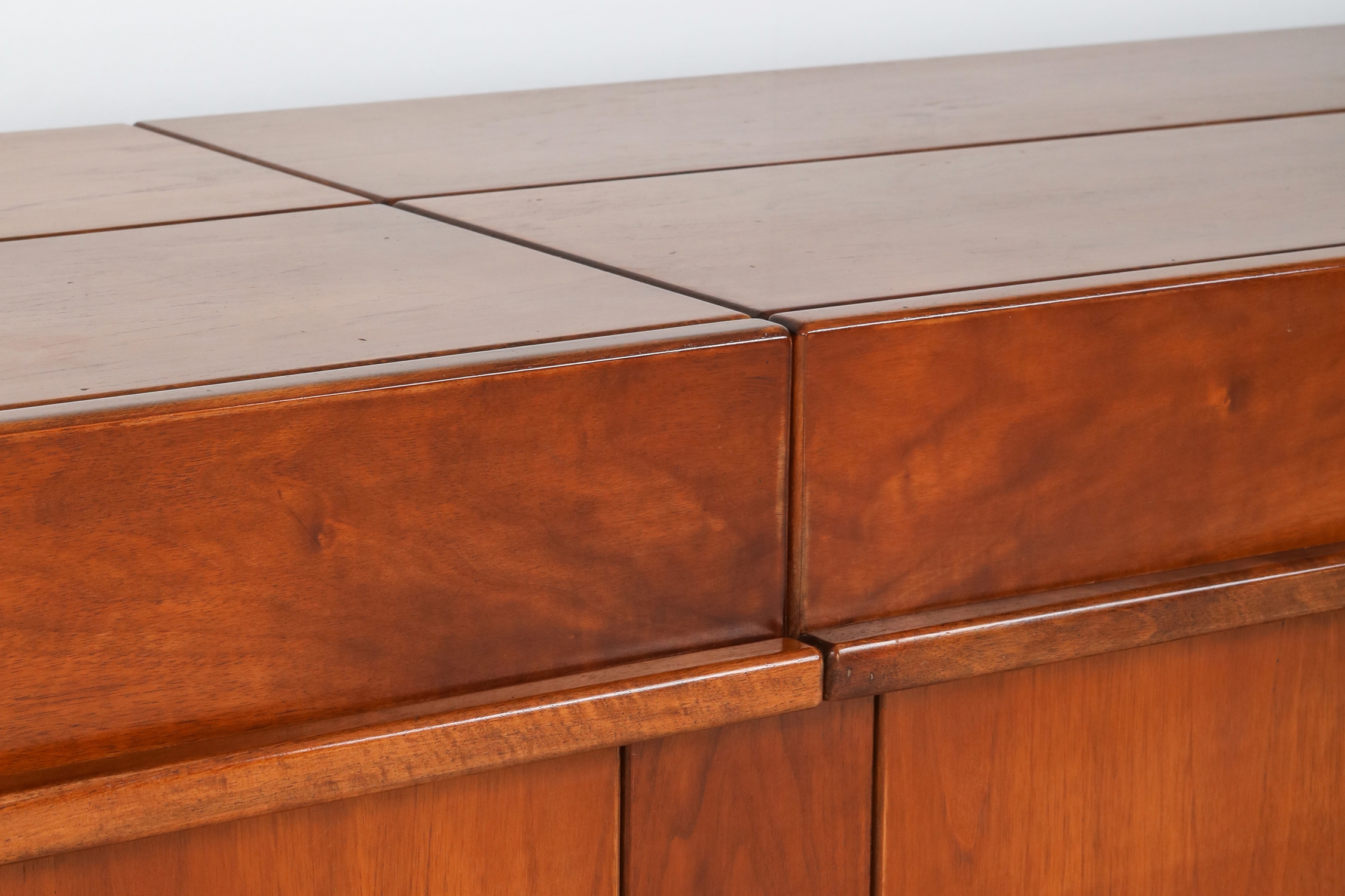 Large Mid Century Modern Credenza In Solid Elm - 1960s