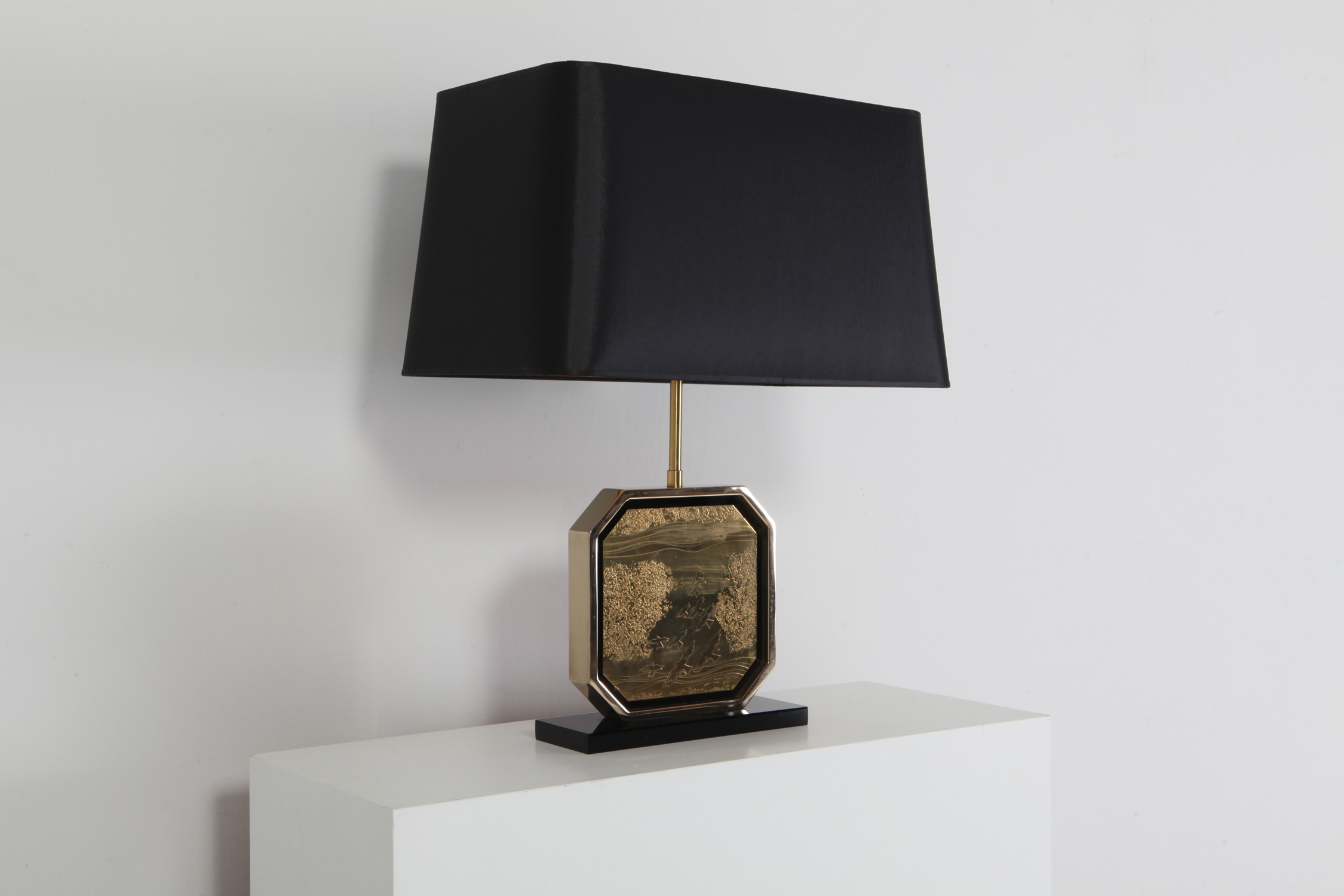 Hollywood Regency Table Lamp in 24-Karat Gold and Brass Etched Artwork by Maho - 1970s