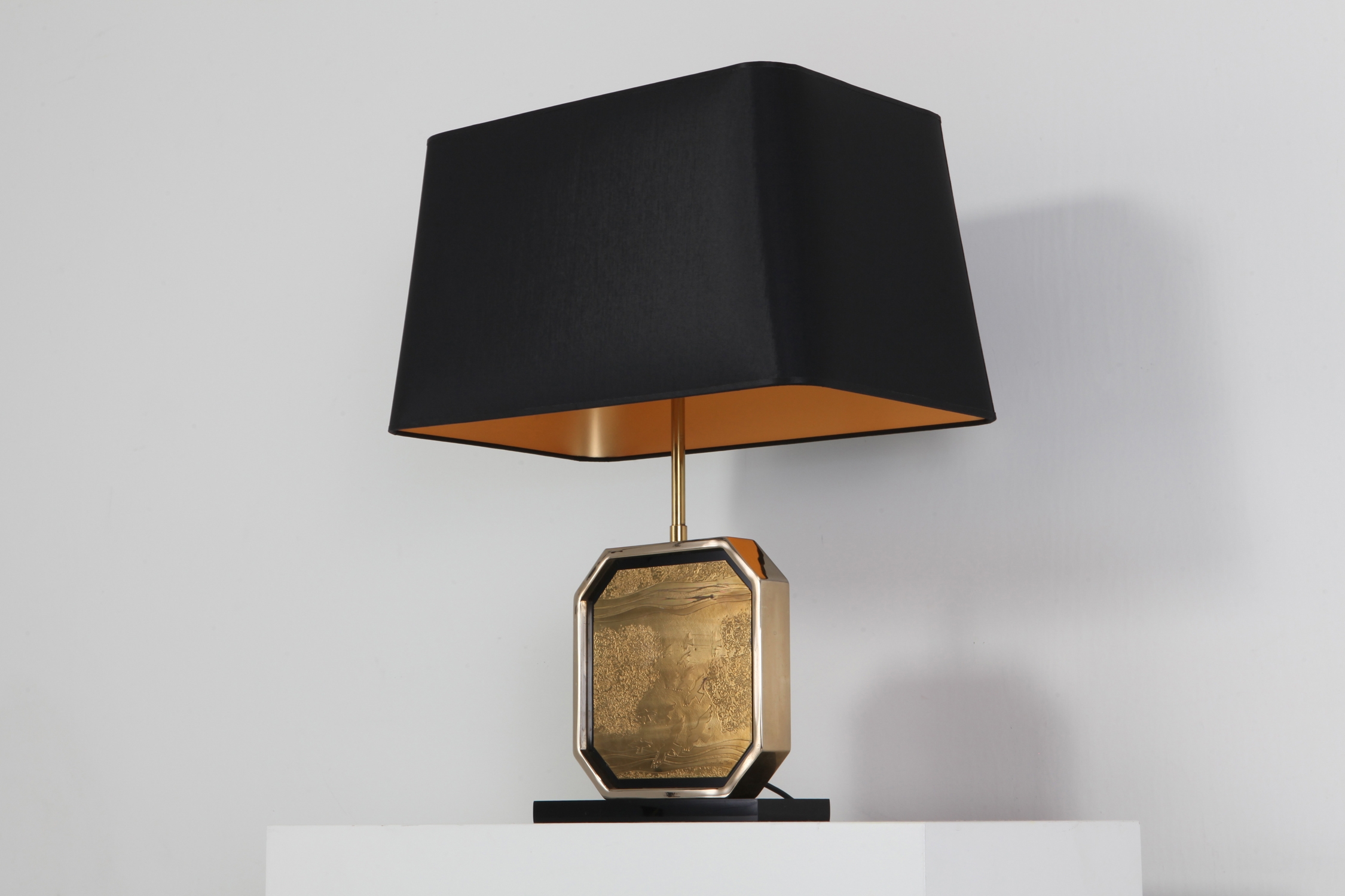 Hollywood Regency Table Lamp in 24-Karat Gold and Brass Etched Artwork by Maho - 1970s