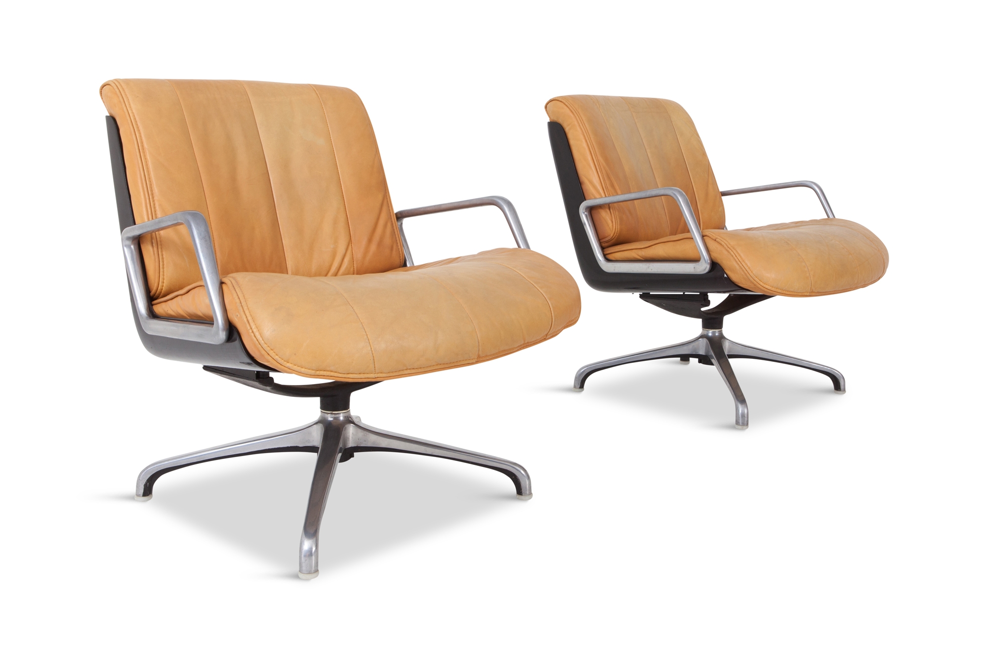 Saporiti Nude Leather Revolving Armchairs - 1970s