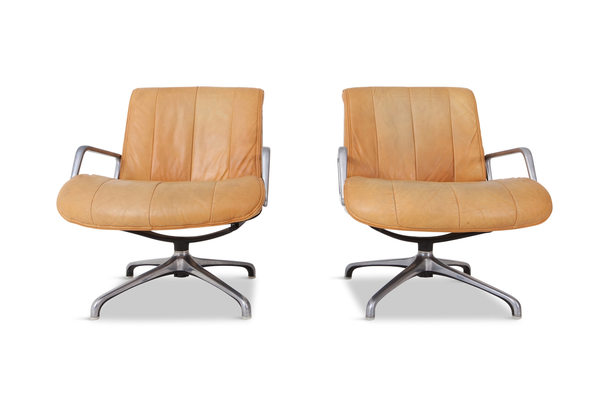 Saporiti Nude Leather Revolving Armchairs - 1970s
