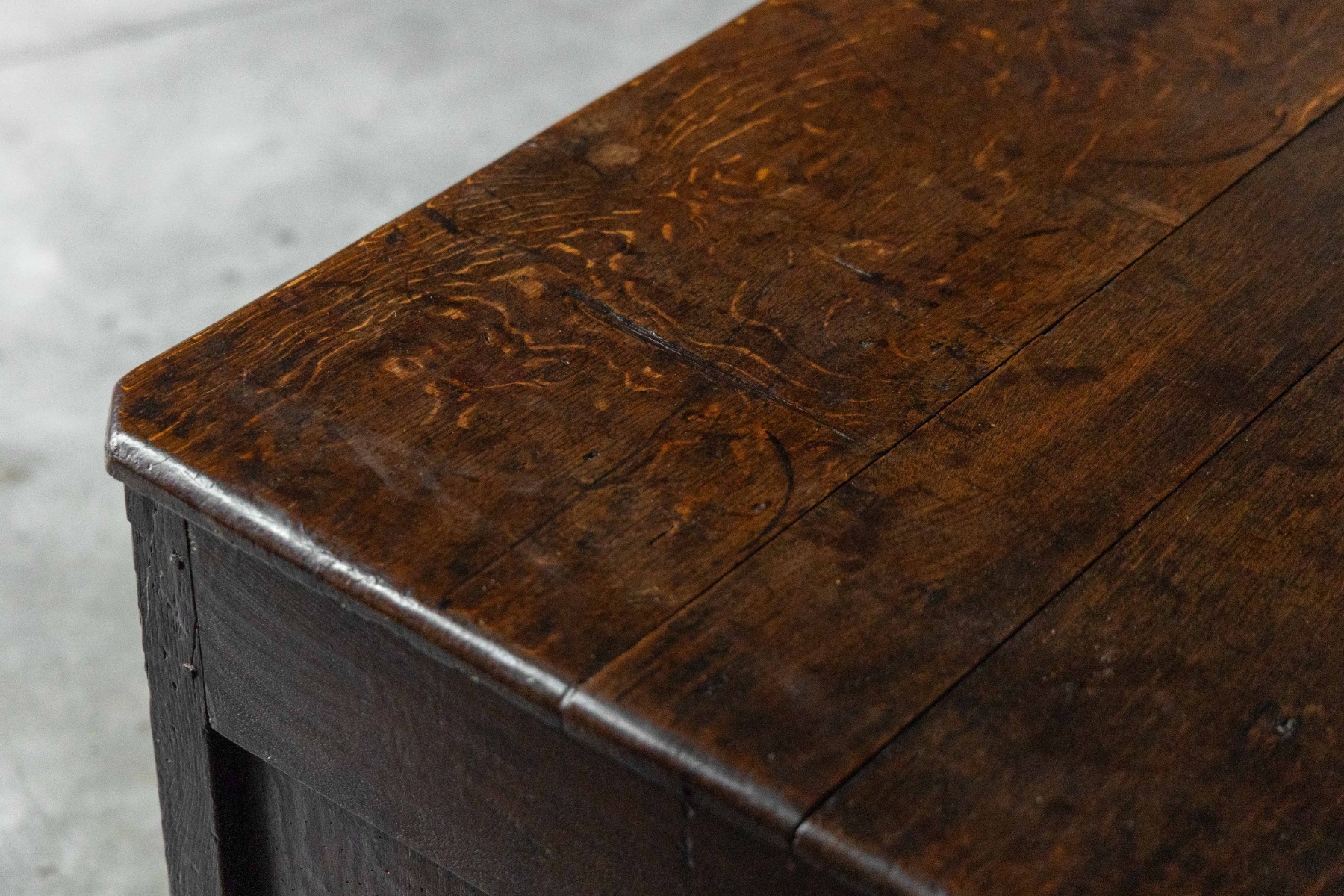 Early Antique Oak Chest in Renaissance Style - 17th Century