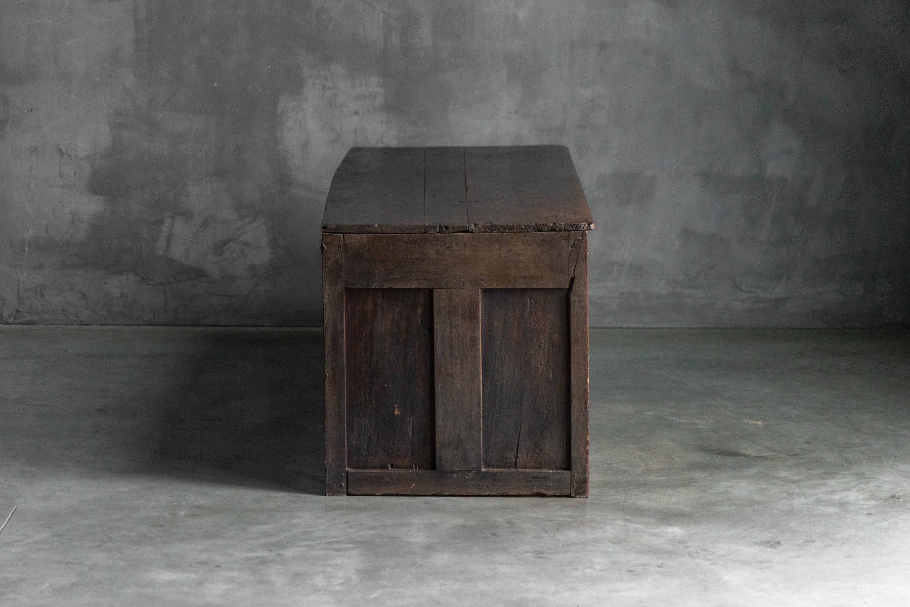 Early Antique Oak Chest in Renaissance Style - 17th Century