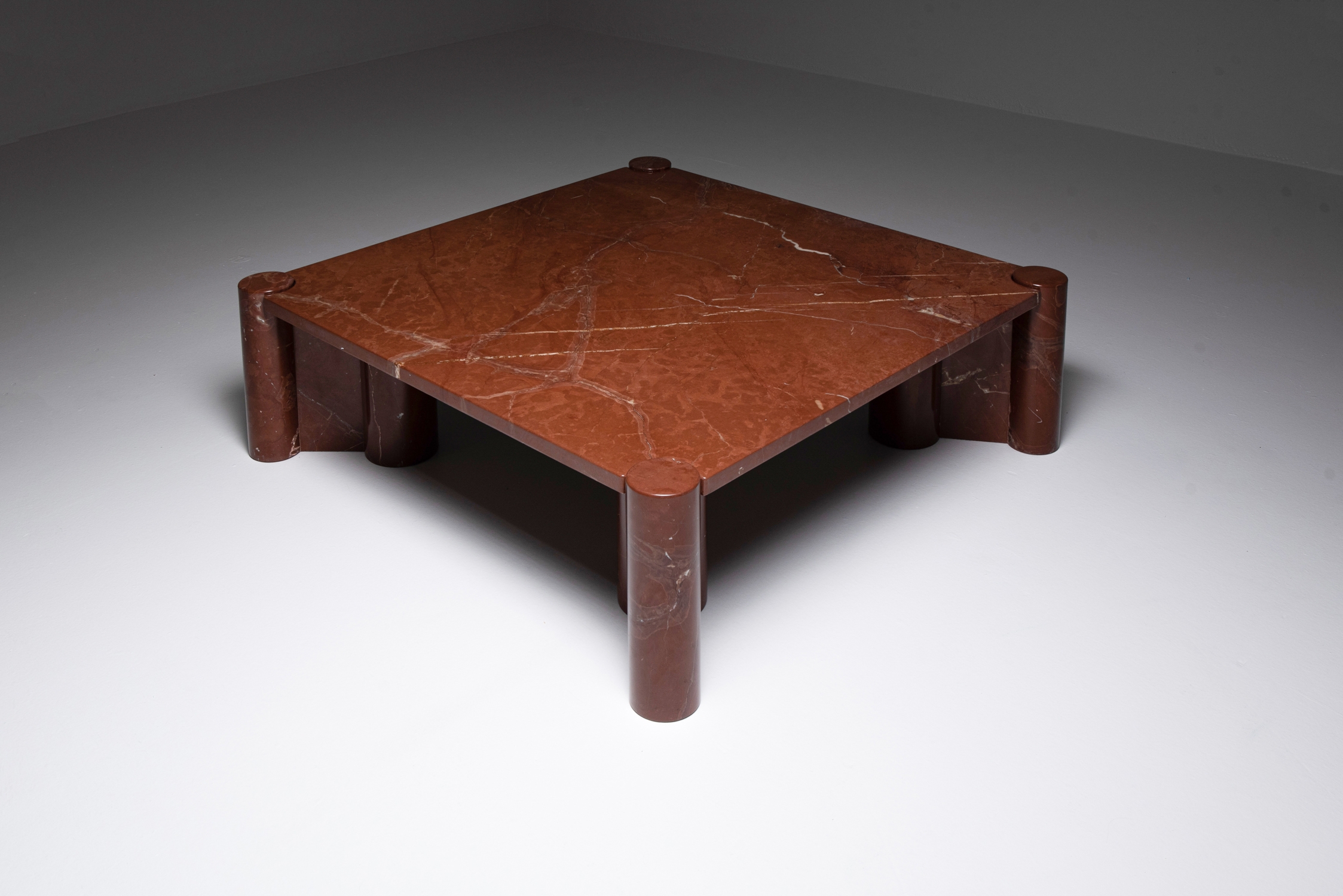 Gae Aulenti 'Jumbo' Coffee Table in rare Rosso Collemandina marble - 1960s