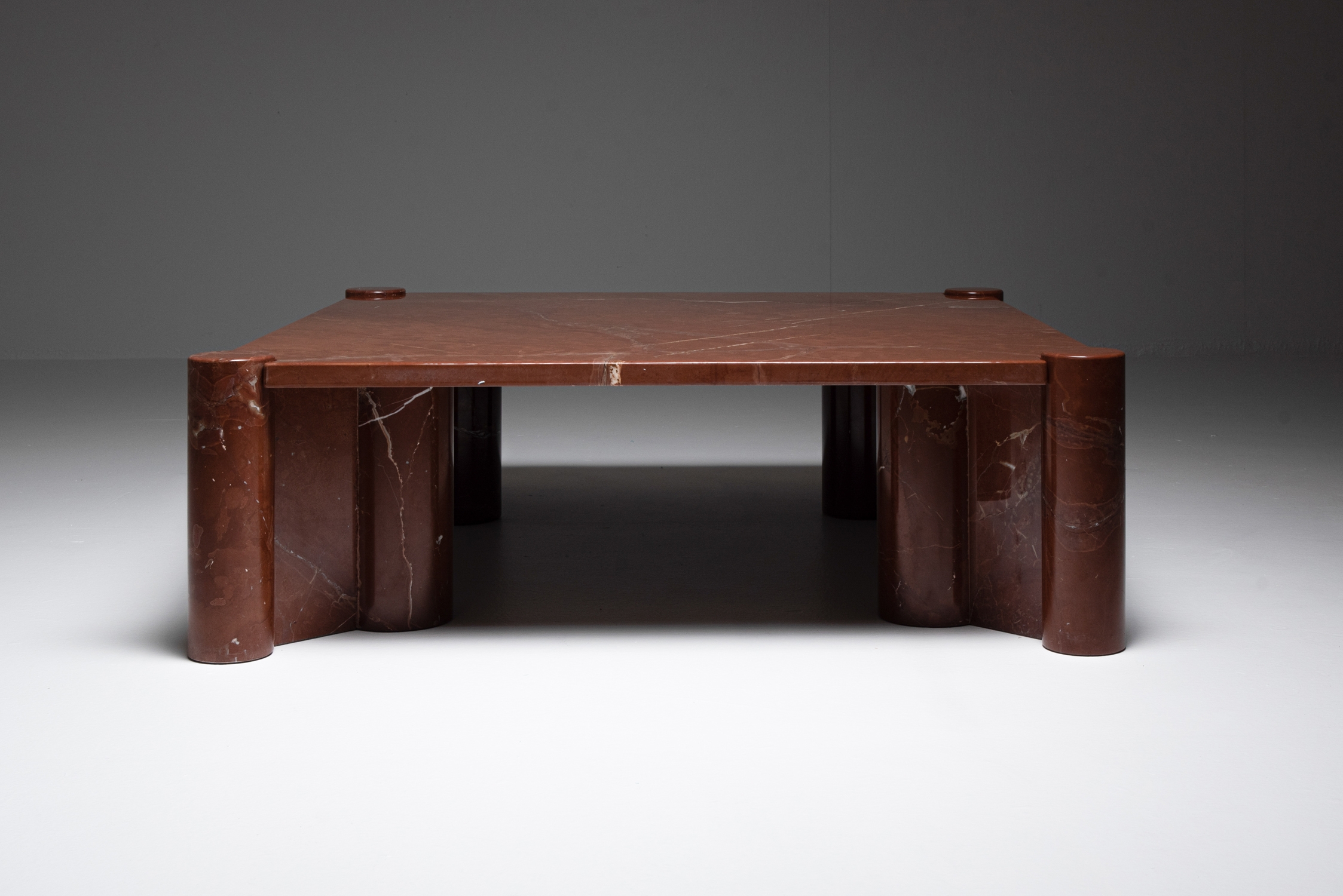 Gae Aulenti 'Jumbo' Coffee Table in rare Rosso Collemandina marble - 1960s