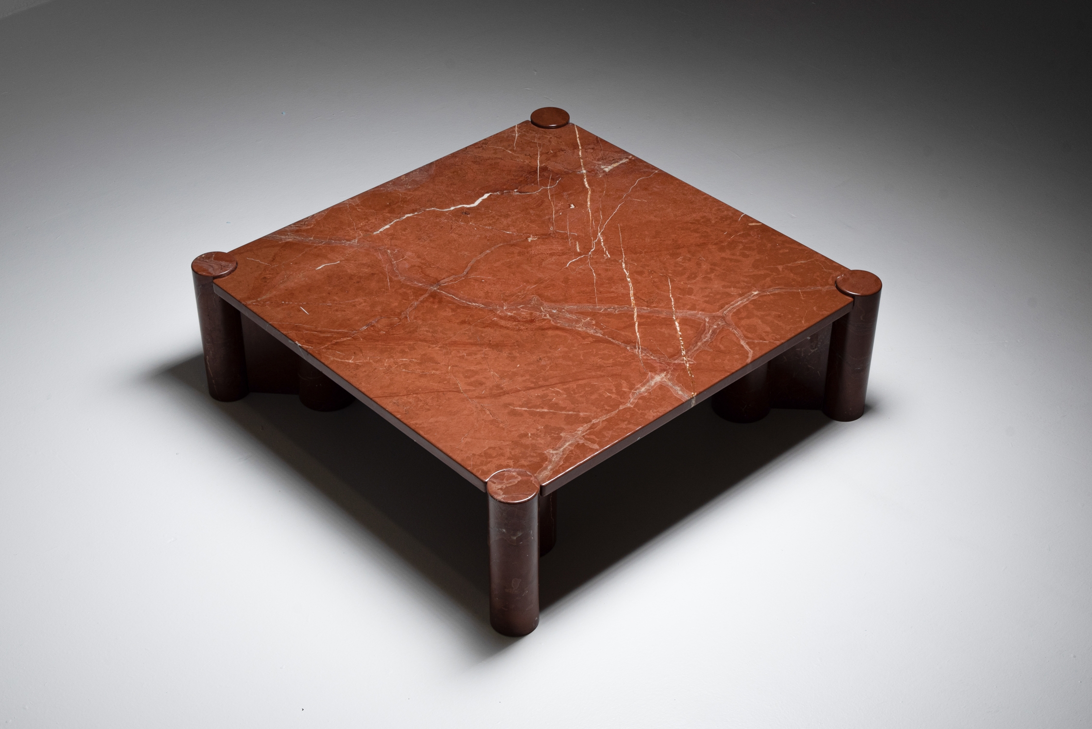 Gae Aulenti 'Jumbo' Coffee Table in rare Rosso Collemandina marble - 1960s