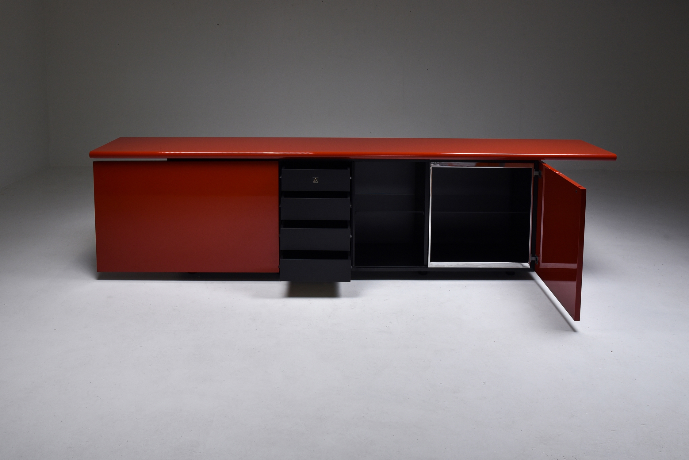Red lacquer credenza by Giotto Stoppino for Acerbis - 1970s