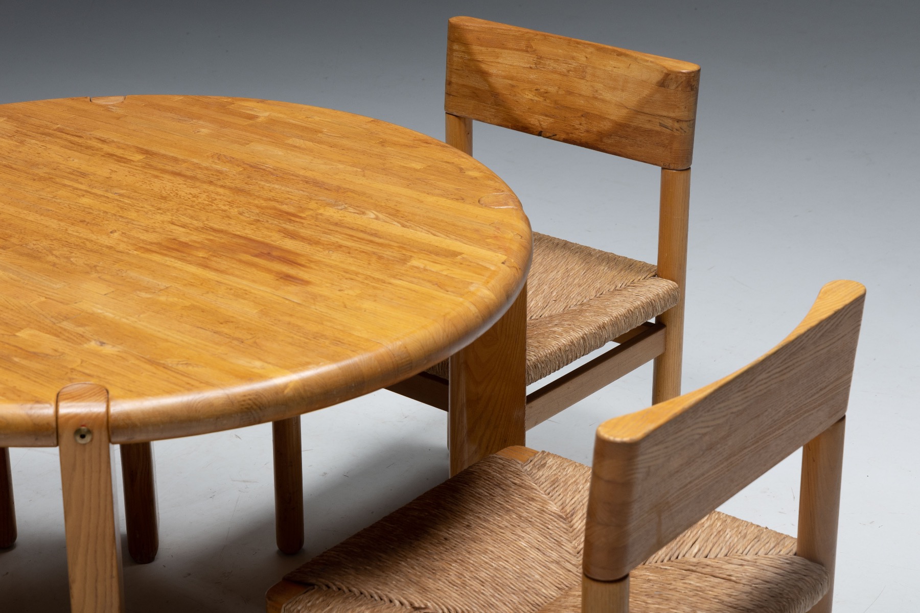Mid-Century Pine Round Dining Table - 1960s